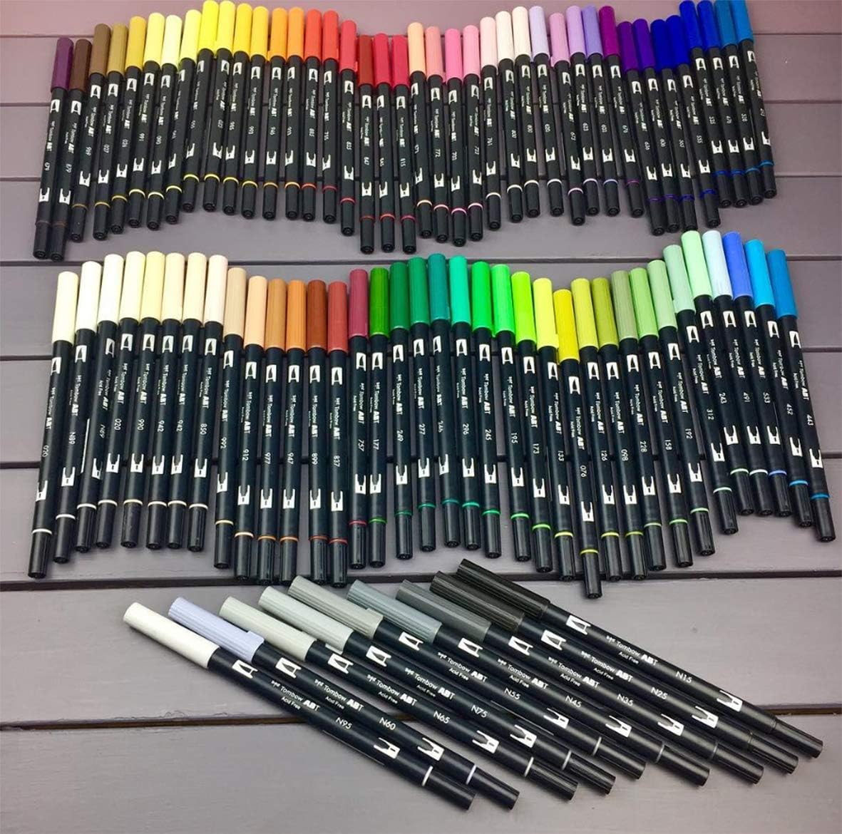 Detalle de Tombow ABT-673 (AB-T673) dubbelspetspenna i orkidé med fin spets och penselspets