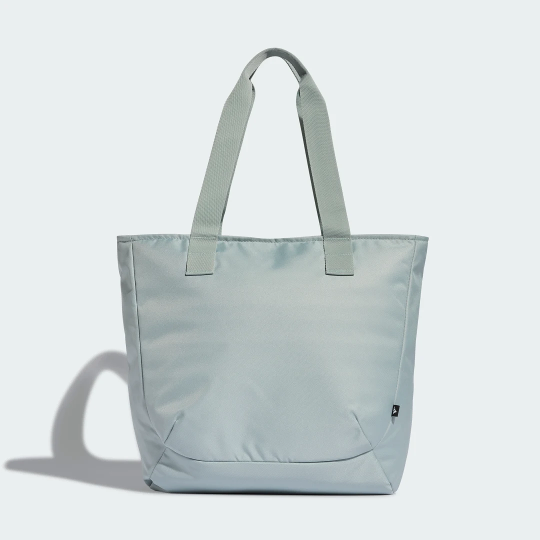 Detalle de BOLSO GRANDE ADIDAS PRIME: espacio y versatilidad con el sello Adidas