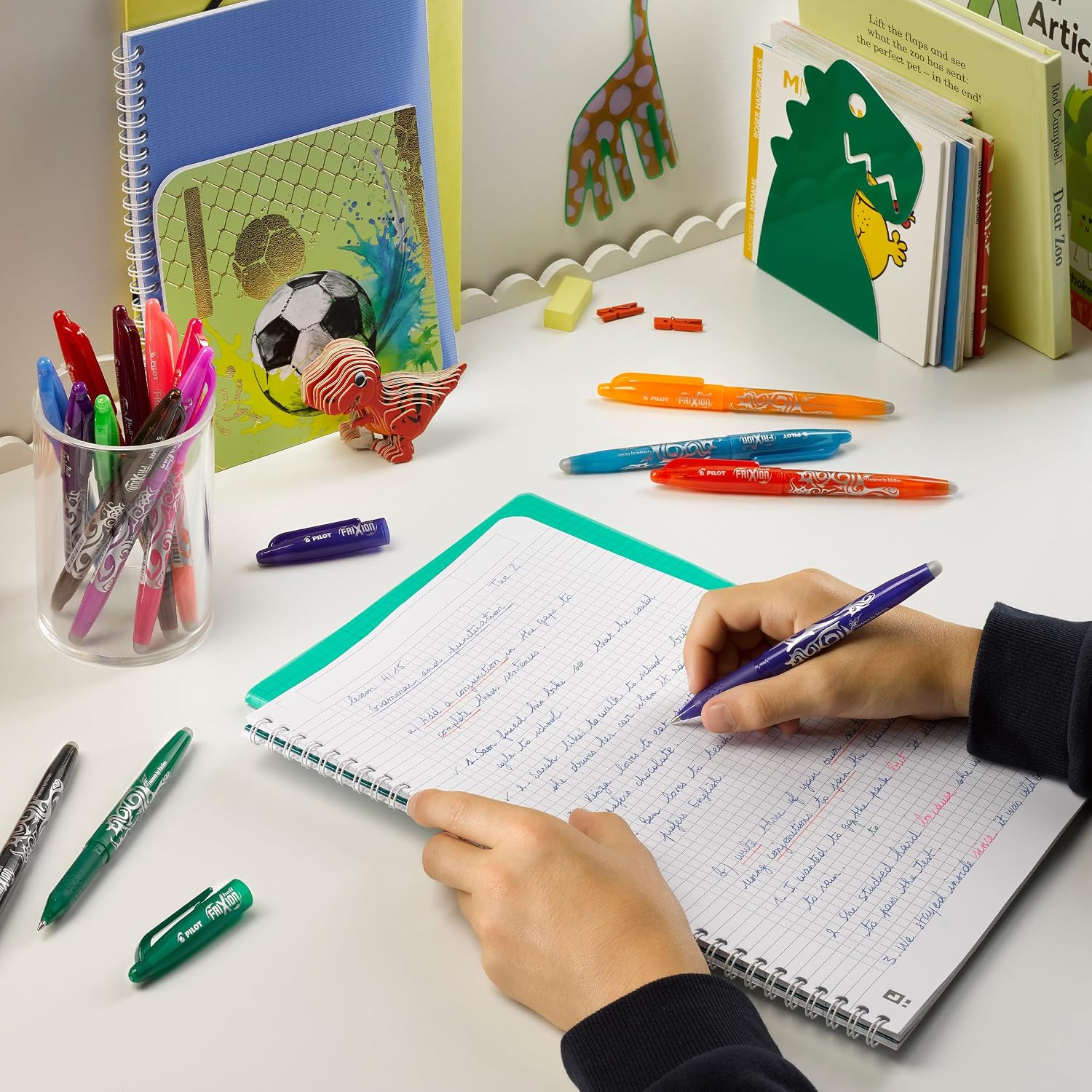 Detalle de PILOT FriXion Ball 0.7 Pack of 2 with Refills and Eraser – Erasable Blue Standard Ballpoint
