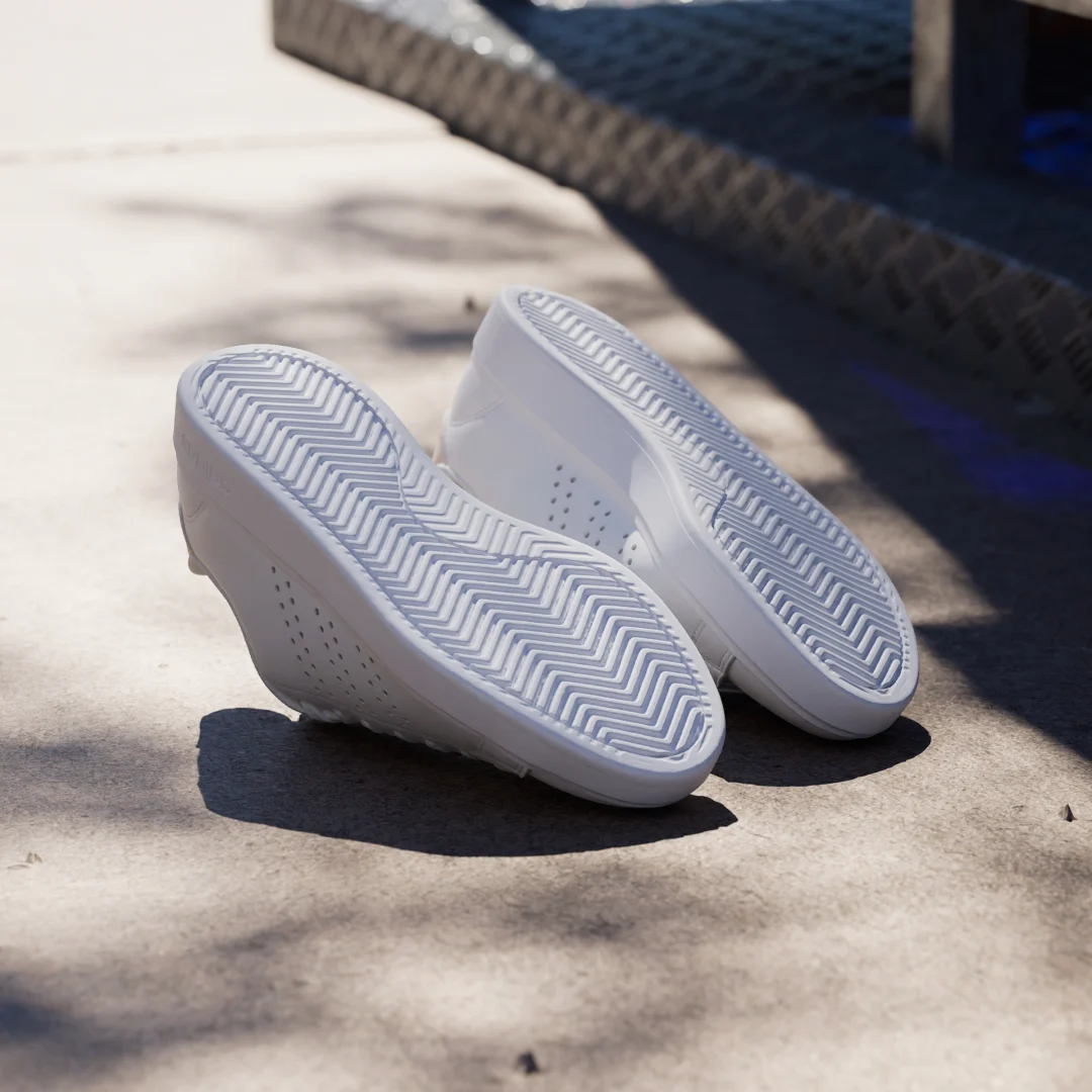 Detalle de Zapatilla Advantage 2.0 de Adidas: comodidad diaria con estilo limpio en blanco