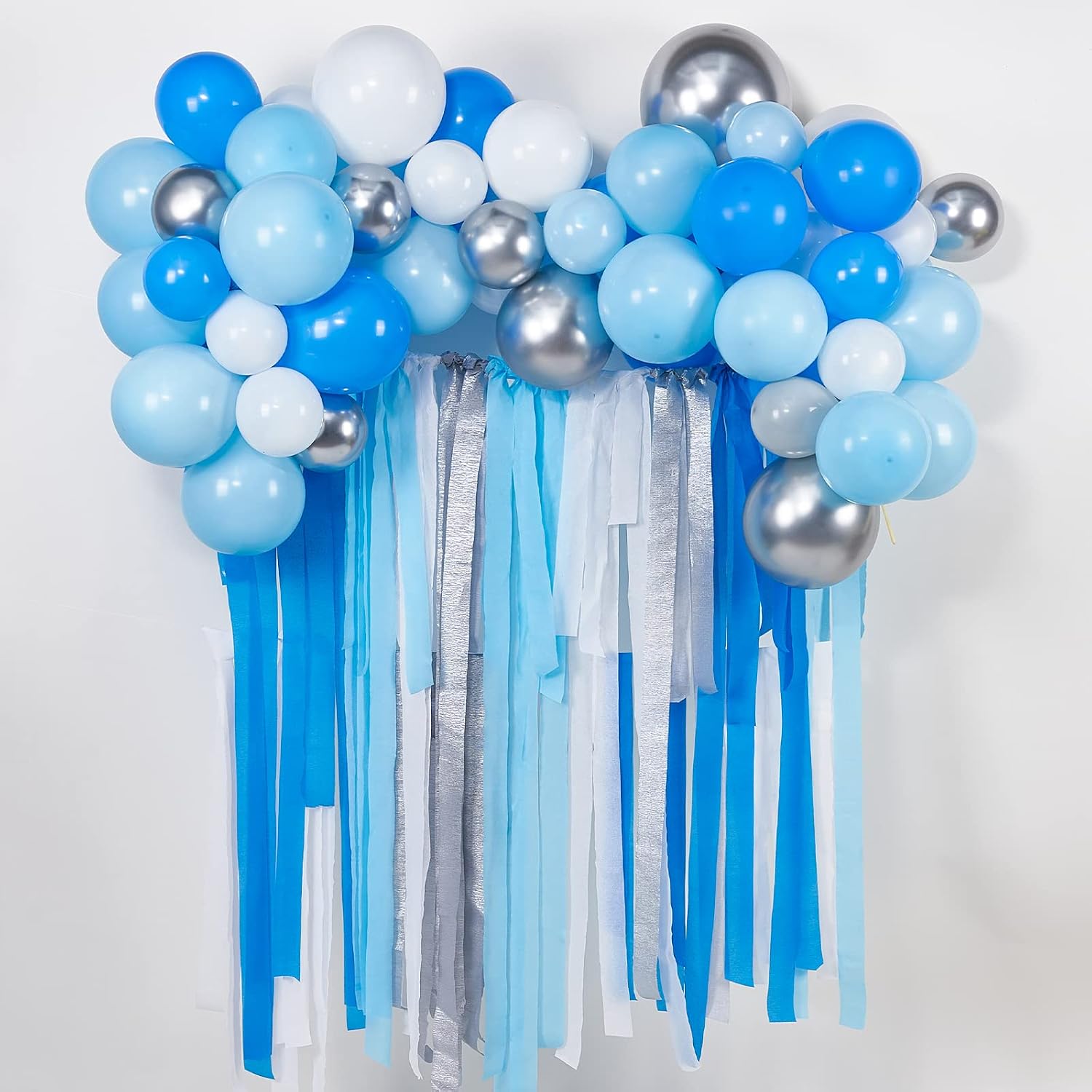 Detalle de PartyWoo Crepe Paper Streamers, 6 Rolls, 492 Feet in Blue, White & Silver