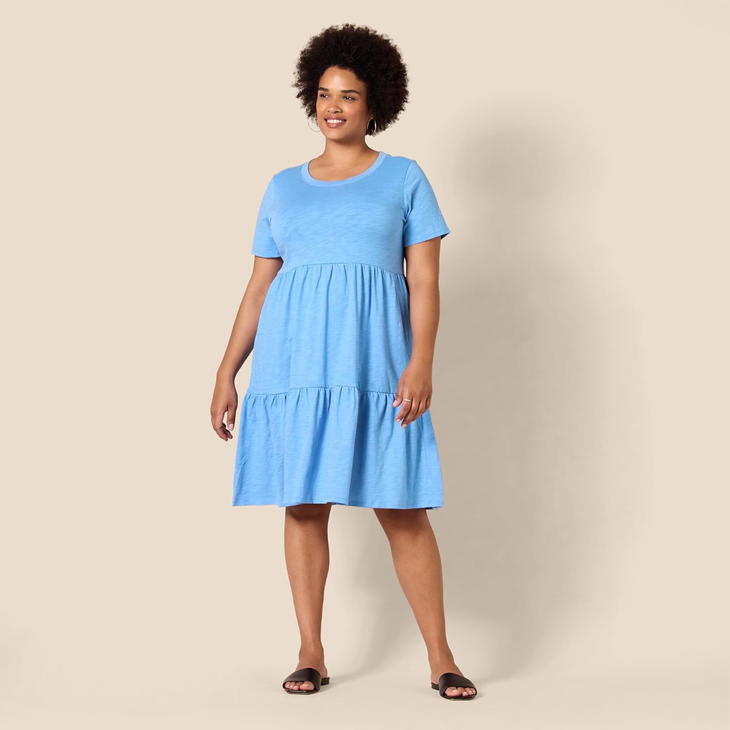 Thumbnail 5 de Amazon Essentials Damen Kurzärmliges, gestuftes Kleid mit Rundhalsausschnitt