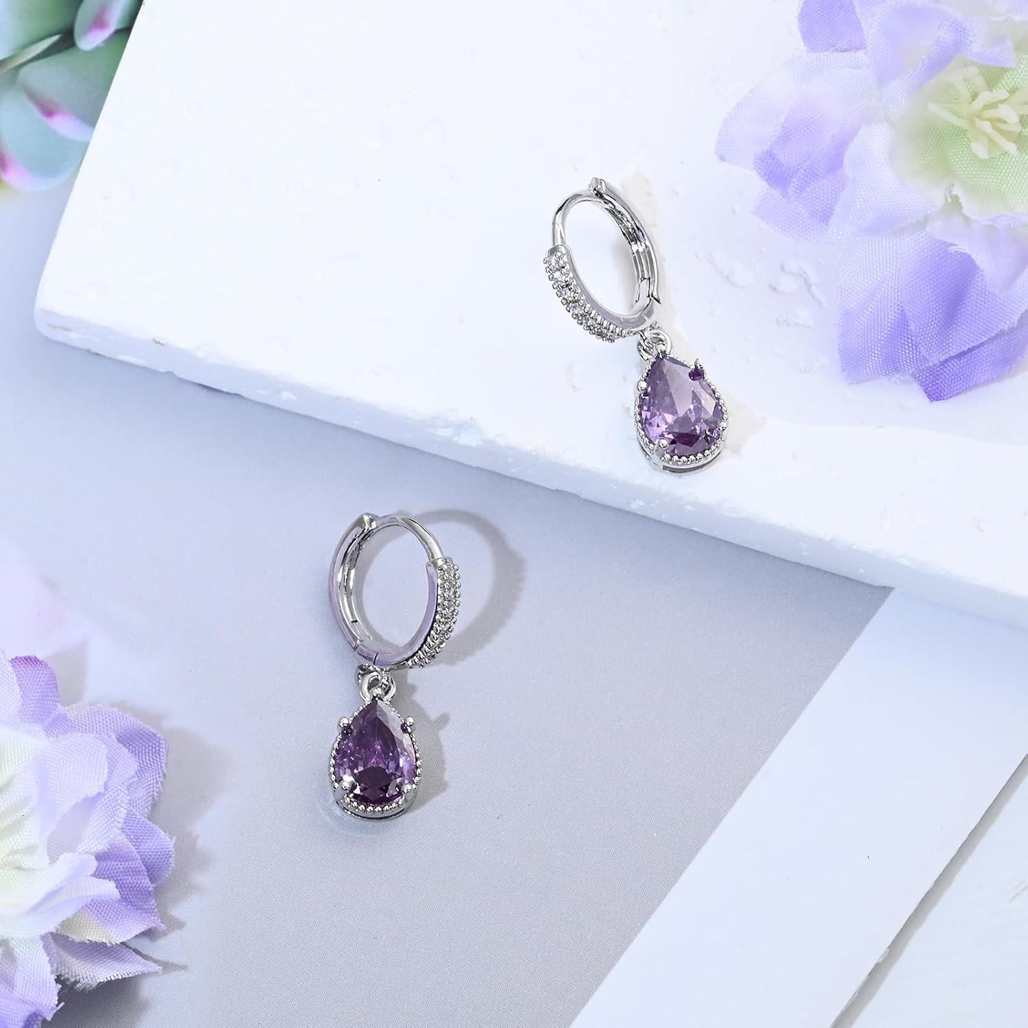 Detalle de Weviway Silver Amethyst Drop Earrings - Teardrop Crystals with Cubic Zirconia Accents