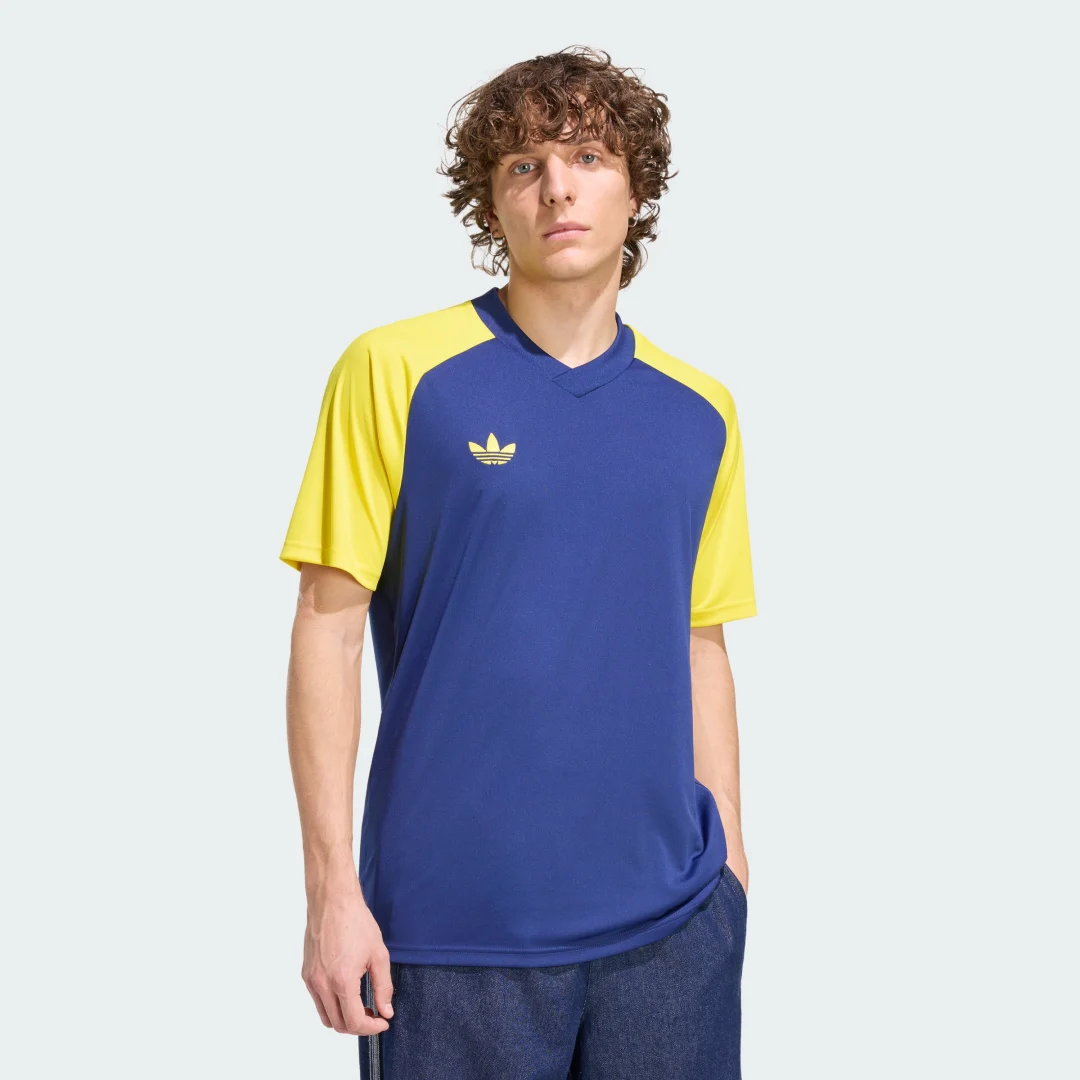 Detalle de Adidas 26 PRE MATCH JERSEY TREFOIL (Azul) – comodidad y estilo para entrenos y día a día