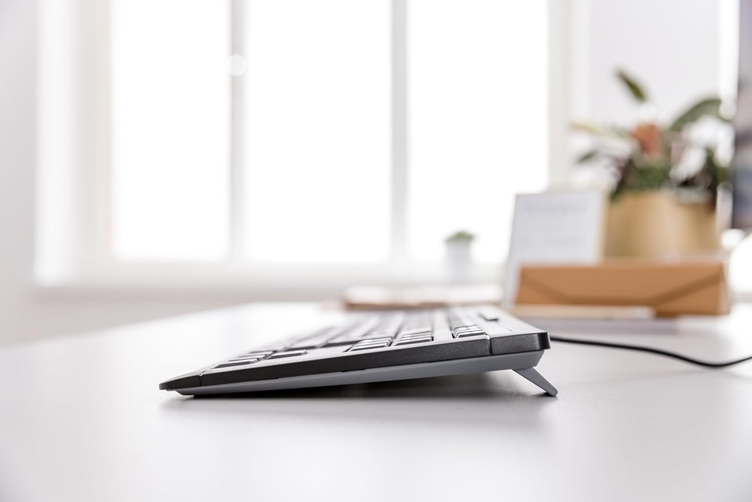 Thumbnail 4 de CHERRY Stream Keyboard TKL – kabelgebundene TKL-Tastatur ohne Nummernblock (deutsches QWERTZ, leiser Tastenanschlag), Weiß-Grau