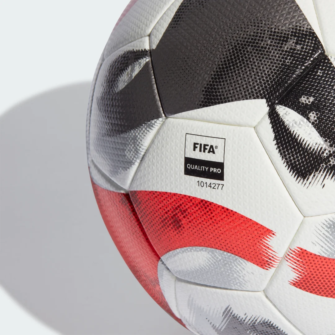 Detalle de Balón Tiro Pro de Adidas: rendimiento sencillo para entrenamientos y partidos amateur