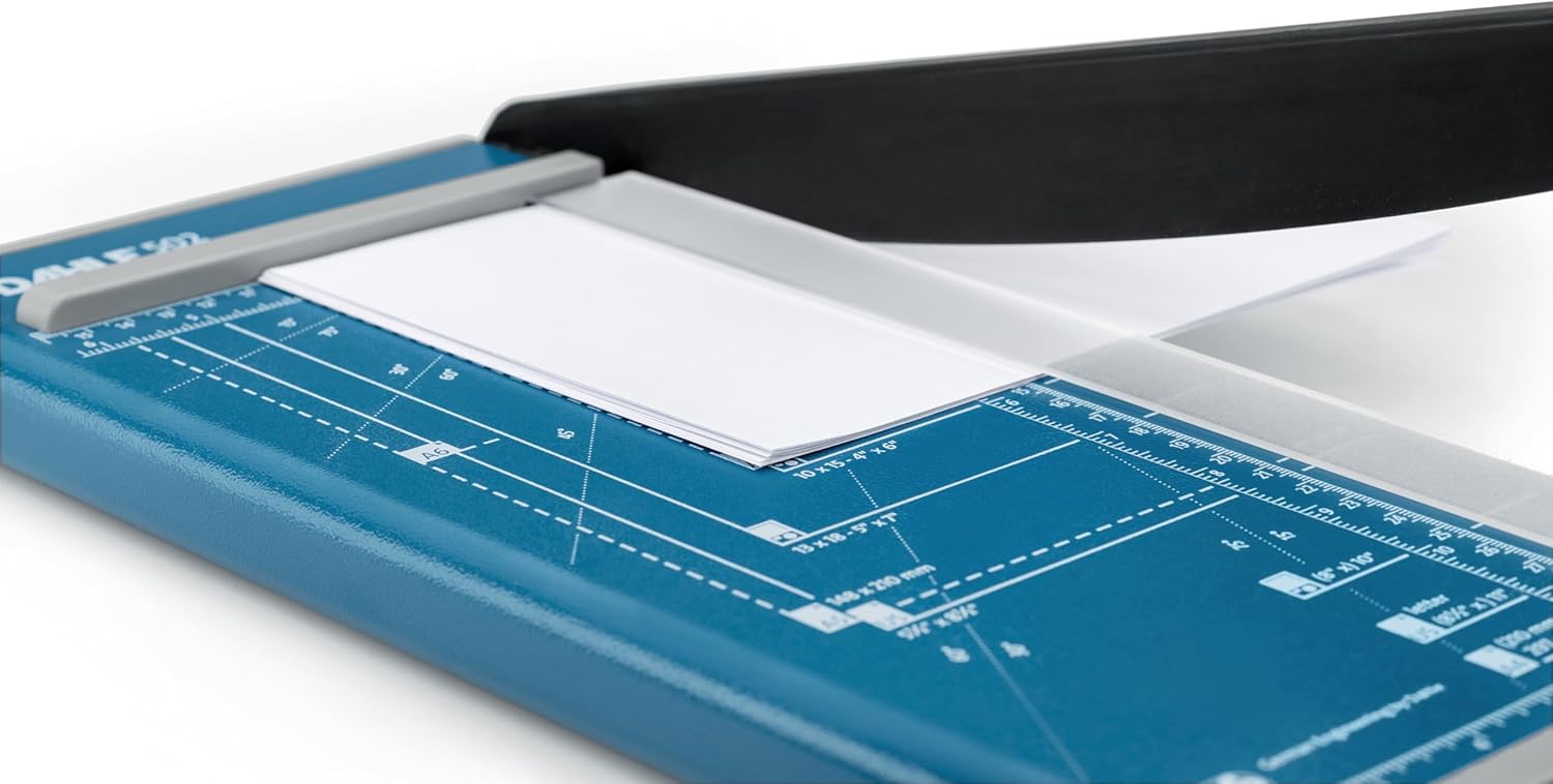 Thumbnail 1 de Dahle Cisaille 502 bleue – coupe jusqu’à 8 feuilles, table métallique et graduation au format DIN A4