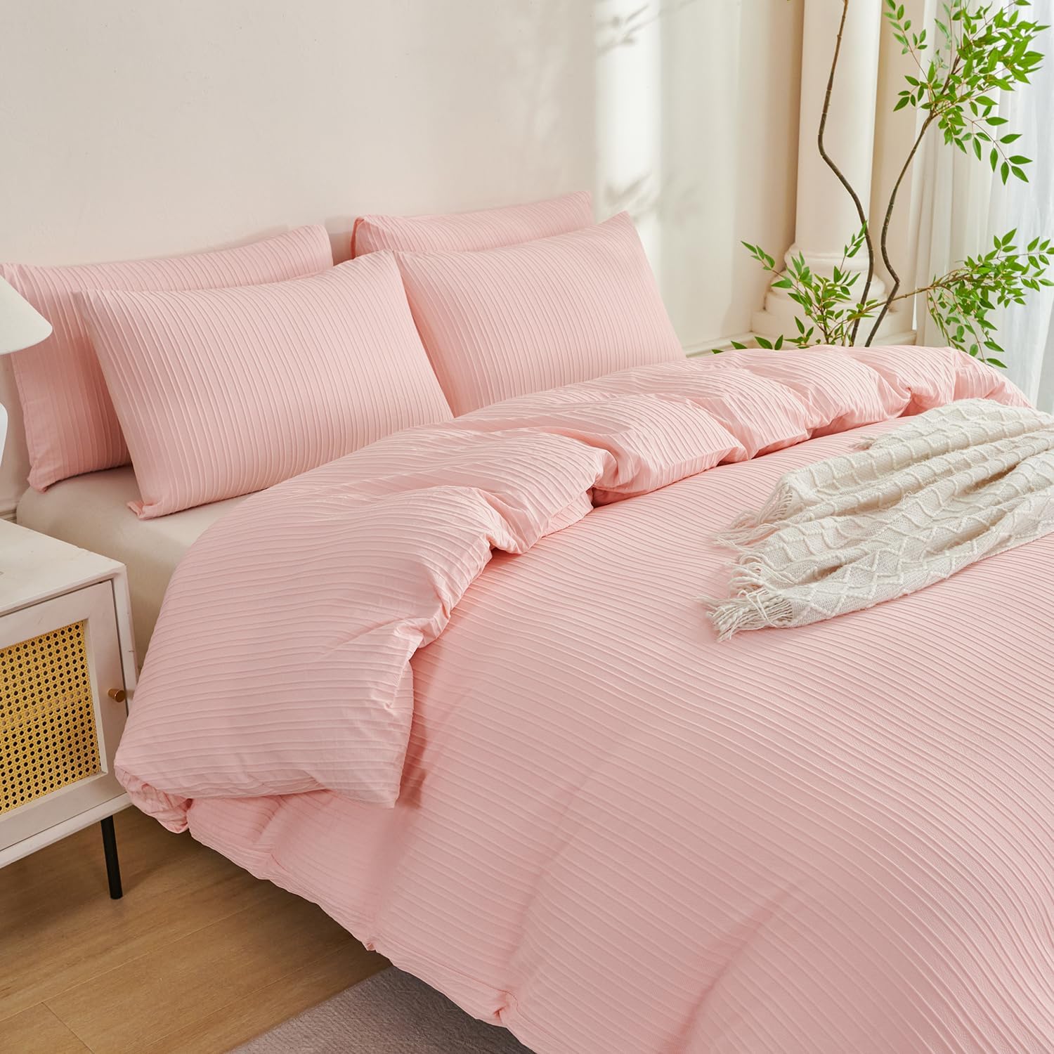 Thumbnail 4 de TISPLR Pink Striped King Comforter Set – Soft Luxury Microfiber Jacquard 3-Piece Bedding