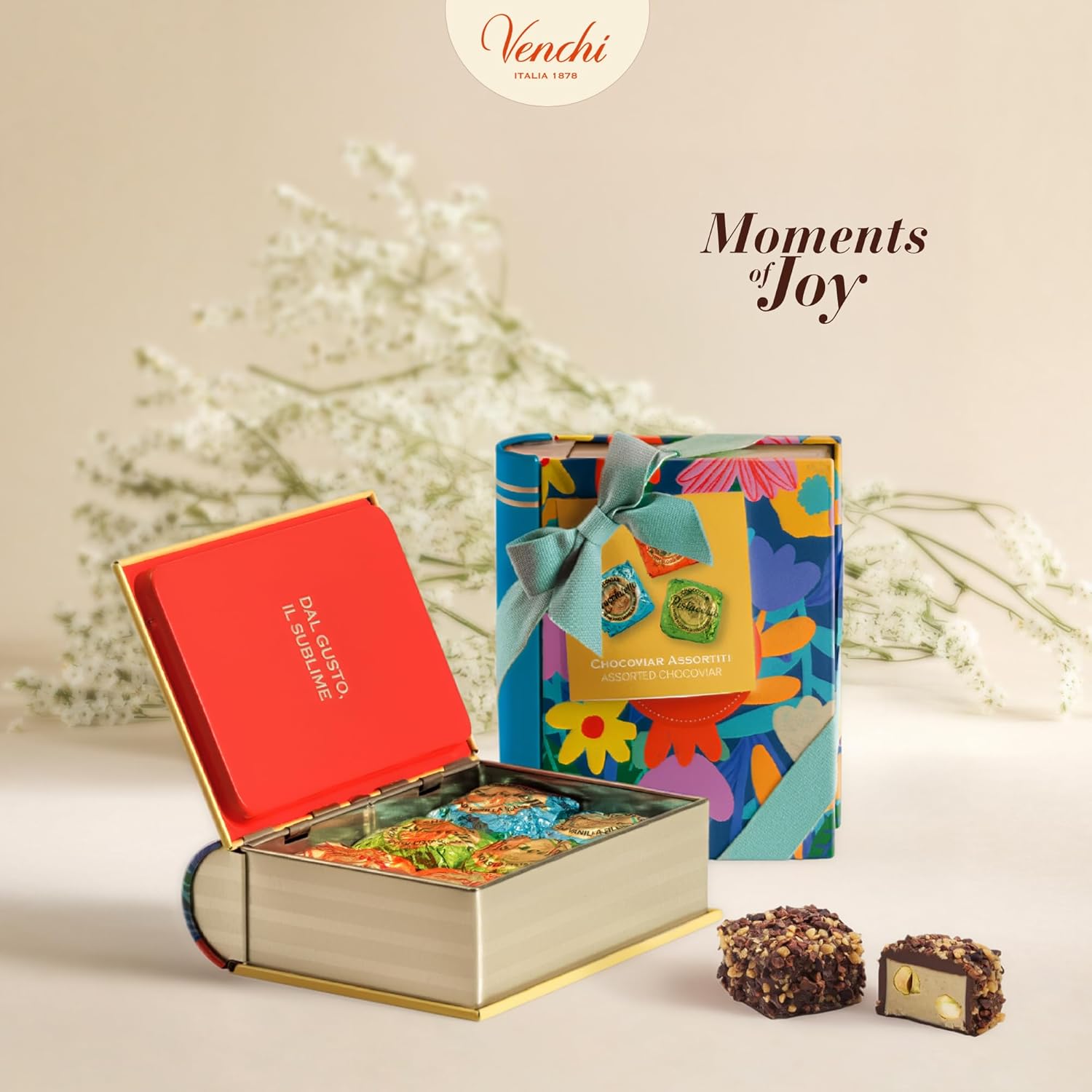Detalle de Venchi Mini Libro di Latta 117 g – 6 Cioccolatini Chocoviar assortiti, Collezione Primavera, senza glutine, idea regalo Festa della Mamma