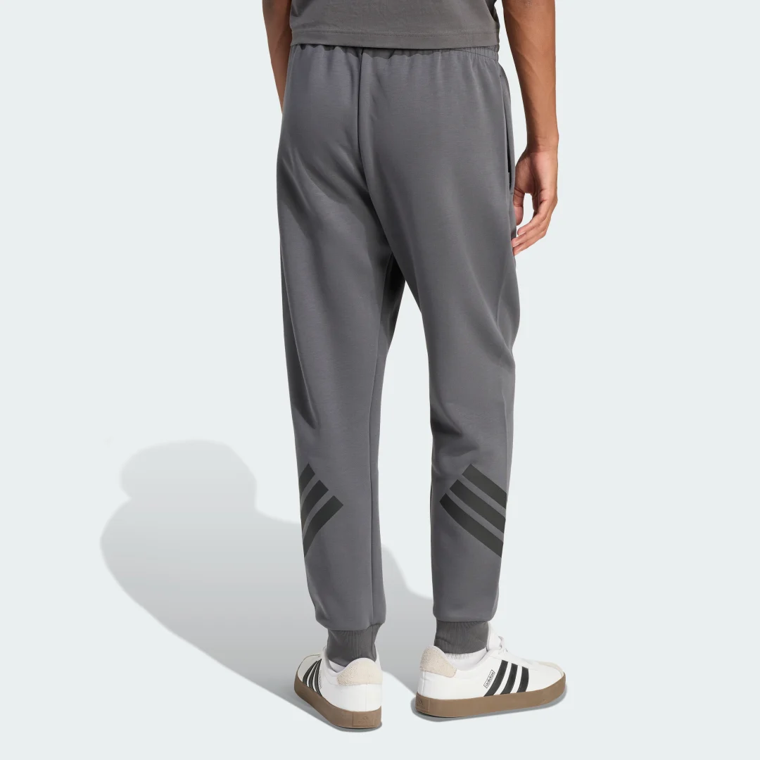 Detalle 2 de Pantalón Future Icons 3 Stripes de Adidas – Gris