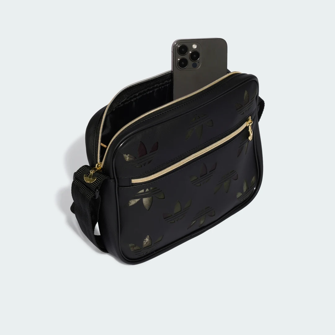 Detalle 2 de Bolso pequeño con monograma Airliner de Adidas – color negro