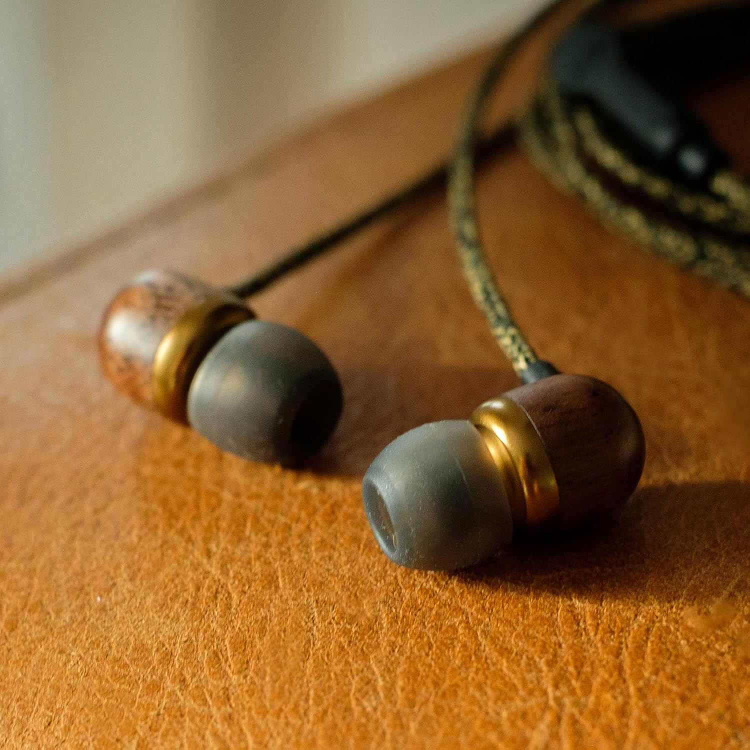 Thumbnail 6 de Marley House of Smile Jamaica USB-C kabelgebundene In-Ear-Kopfhörer mit 9,2-mm-Treibern & Mikrofon (Brass)