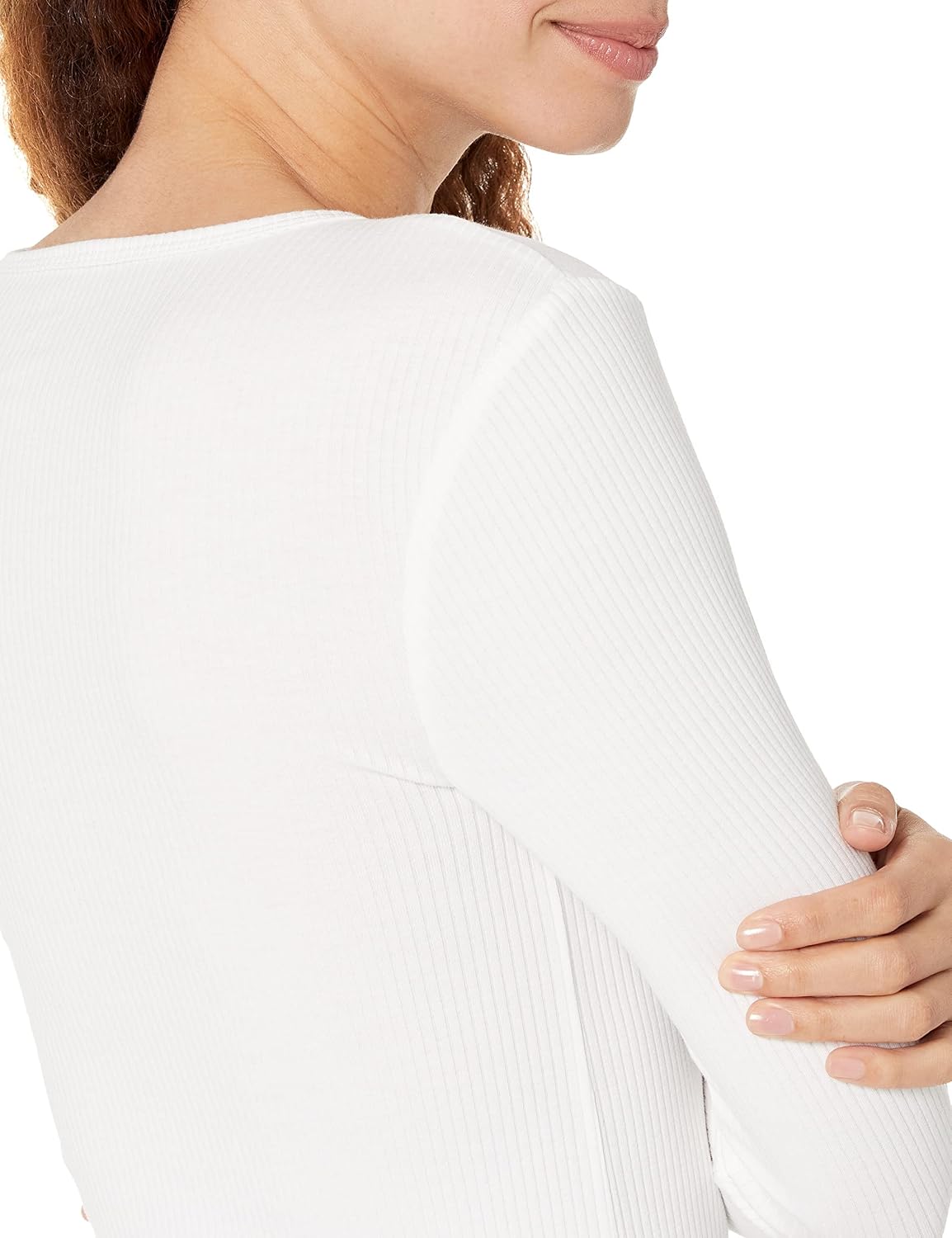 Detalle 2 de Amazon Essentials Damen Rippstrick-Oberteil mit langen Ärmeln und Rundhalsausschnitt – schmale Passform (in Übergröße erhältlich)