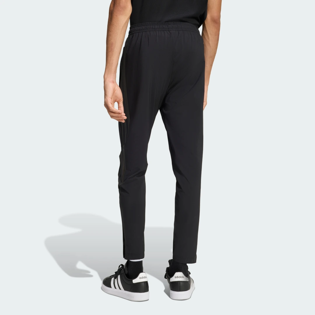 Detalle de PANTALÓN HOUSE OF TIRO de Adidas – versatilidad y estilo en Negro