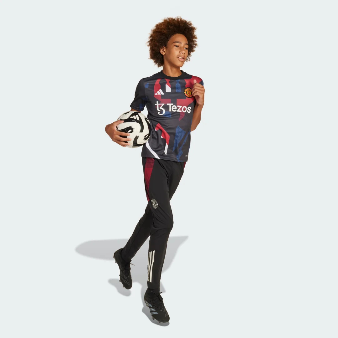 Detalle de Camiseta de calentamiento Manchester United 24/25 para adolescentes - Adidas