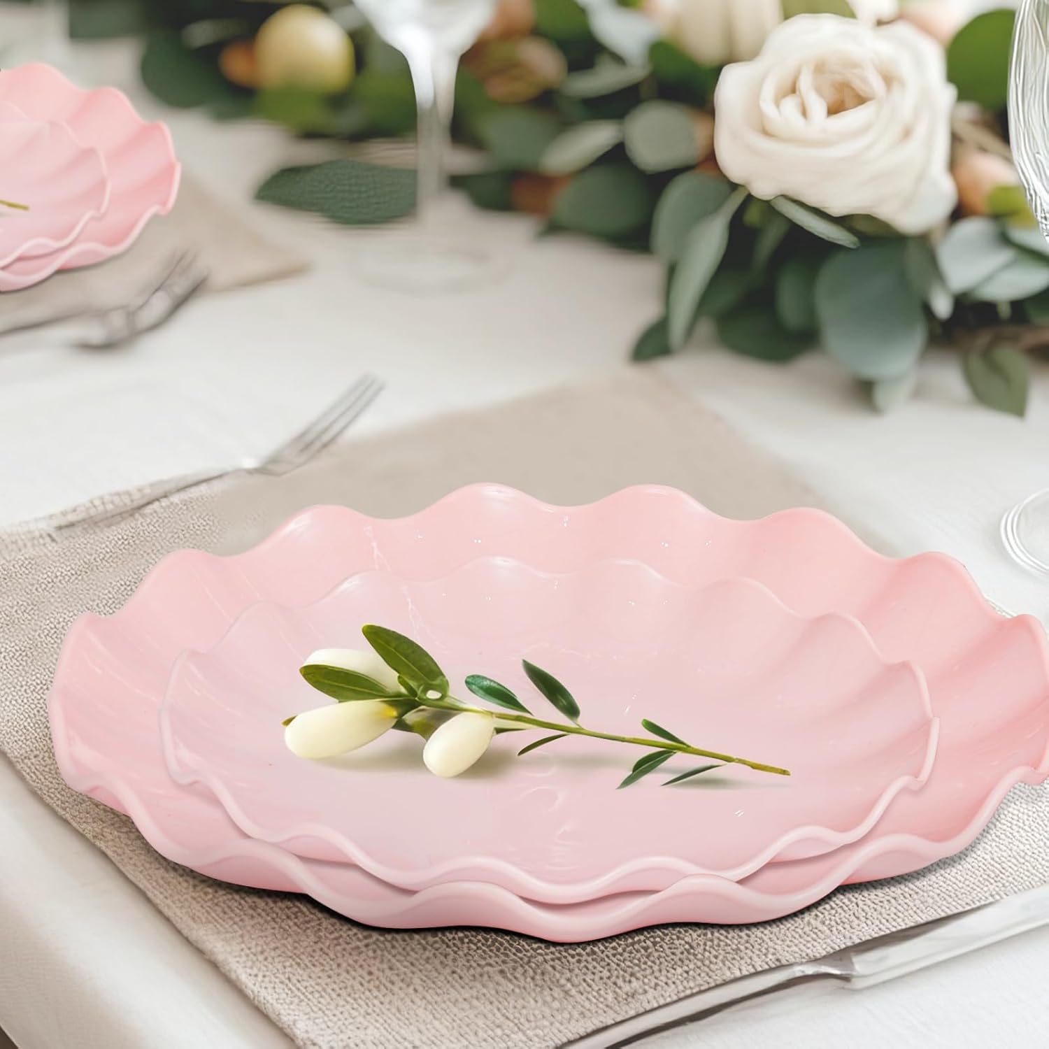 Detalle de LIYH 50-Pack Pink Reusable Plastic Plates (25 Dinner + 25 Dessert) — Dishwasher Safe, BPA-Free Wavy Daisy Design