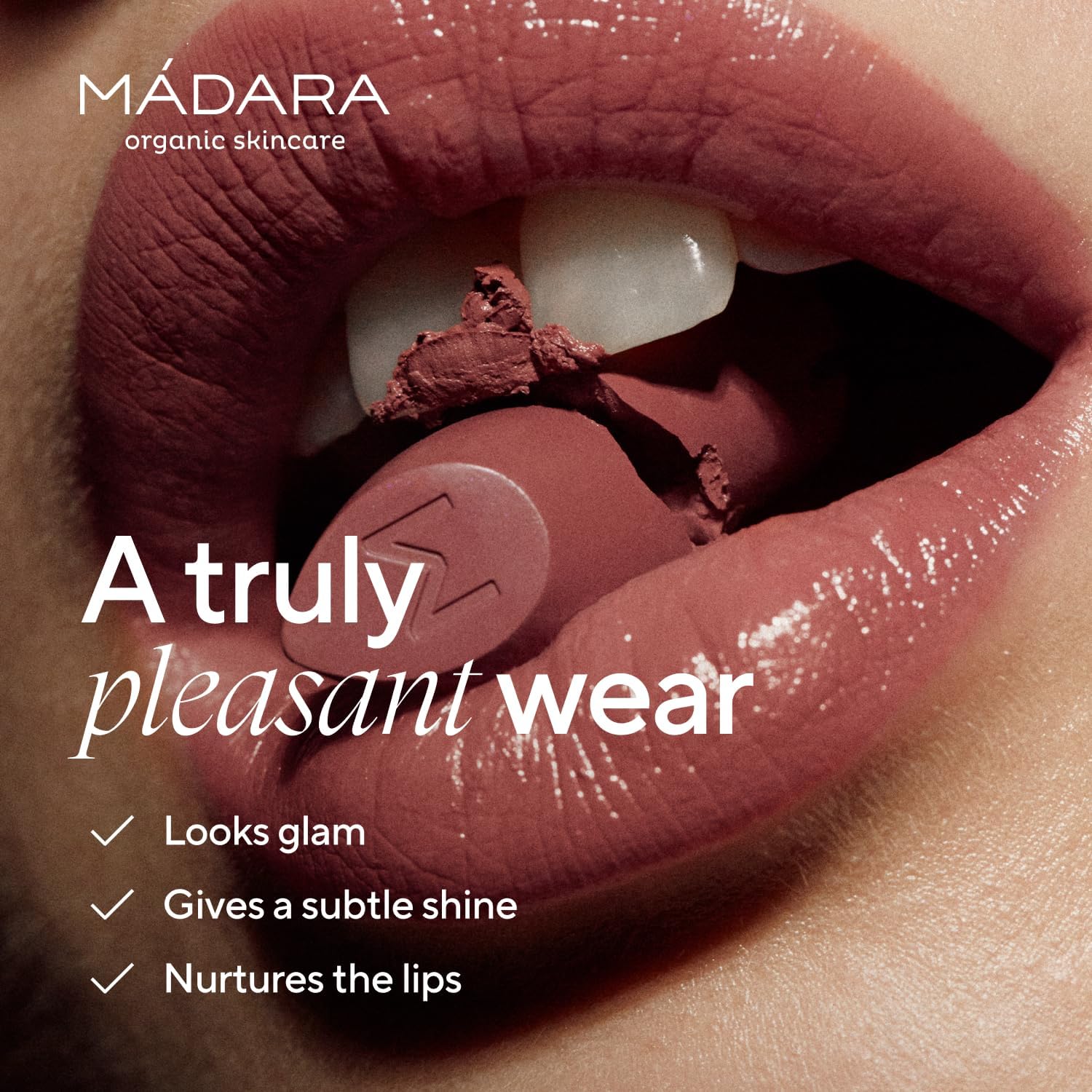 Detalle de MÁDARA DAZZLE NIGHTS #503 Charisma — Rouge à Lèvres satiné vegan, 3,8 g
