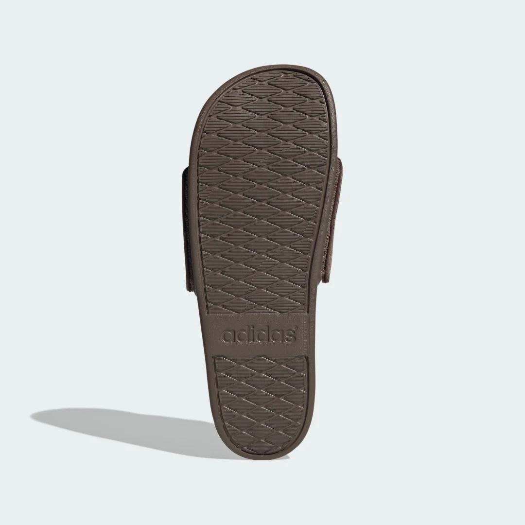 Detalle de Sandalia Adilette Comfort de Adidas, color Marrón