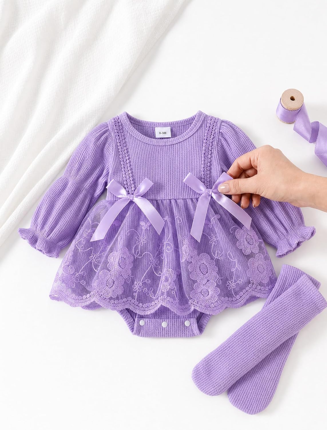 Detalle de JiAmy 3-delige babyjurk met lange mouwen, tule en bijpassende accessoires