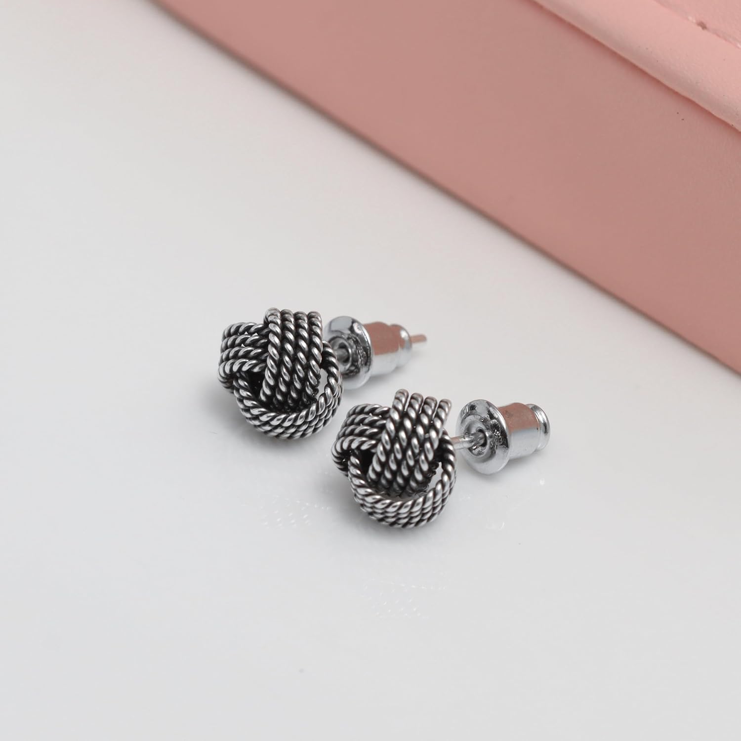 Detalle 1 de LeCalla 925 Sterling Silber Love-Knoten Ohrring – zarter, leicht verdrehter Liebesknoten