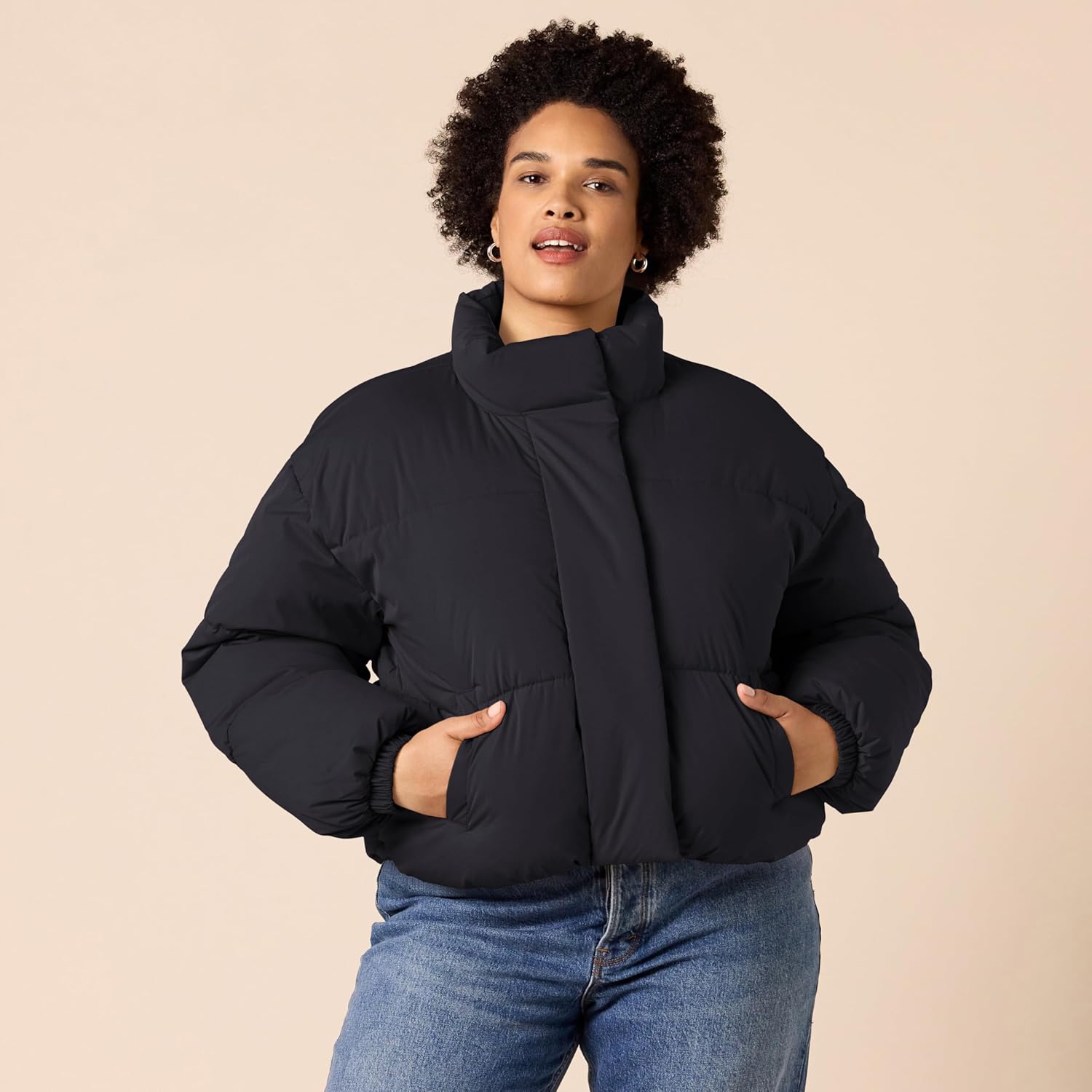 Thumbnail 5 de Amazon Essentials Women’s Cropped Full-Zip Puffer Jacket – quilted matte or sherpa fleece option