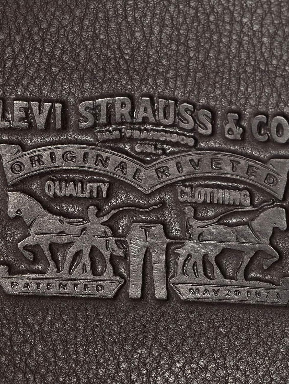Detalle 2 de Levi’s Clairview Vertical 22543-4 – męski portfel ze skóry naturalnej, brązowy