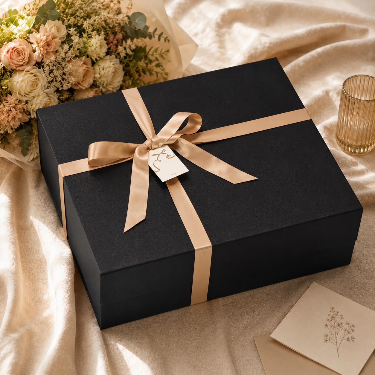 Detalle de BloomWrap Weiße Geschenkbox 33.5x30x12.5 cm – faltbar, schimmernd, Magnetverschluss