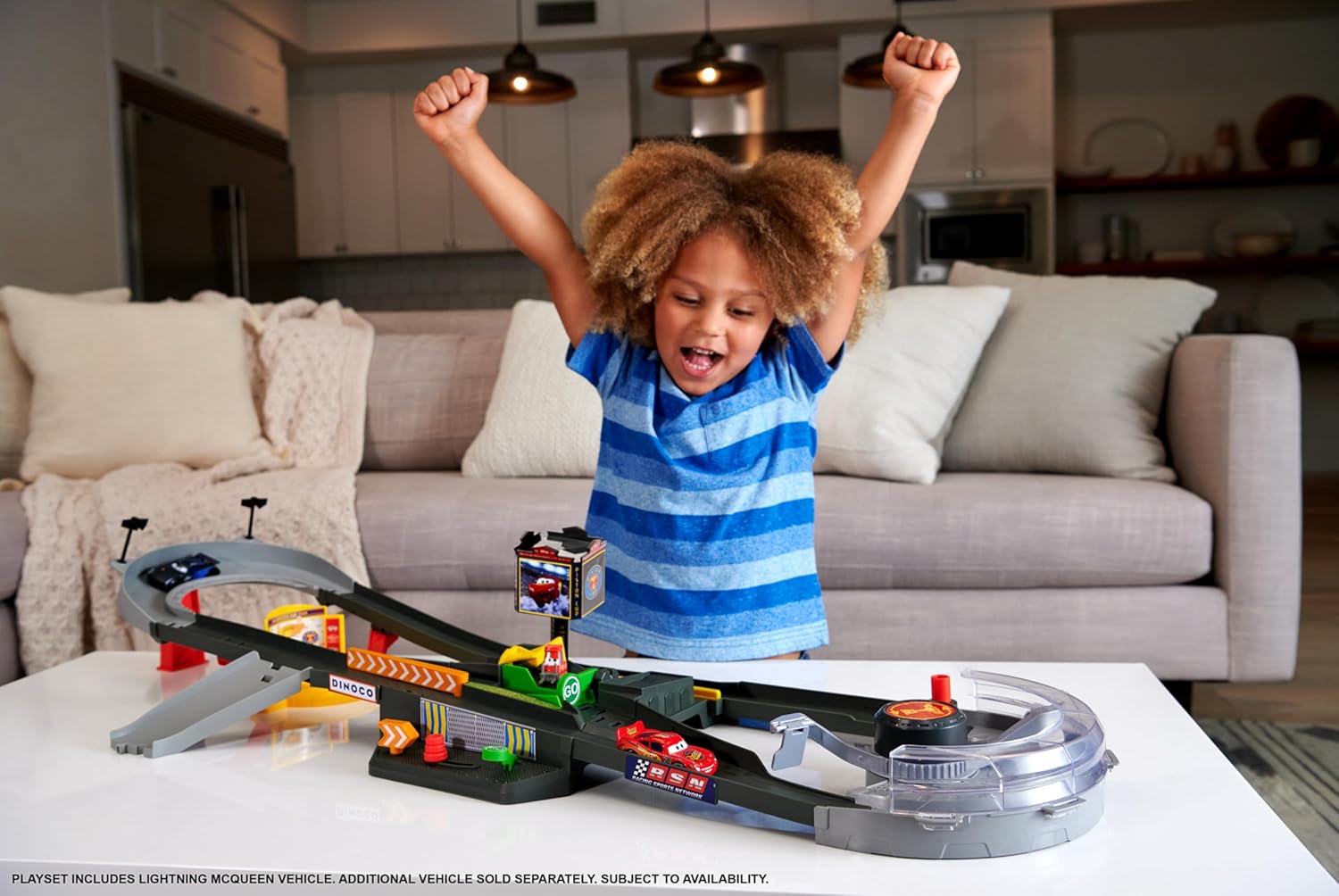 Detalle 2 de Mattel Disney Pixar Cars Piston Cup Action Speedway Track Set with 1:55 Lightning McQueen Die-Cast (Amazon Exclusive)