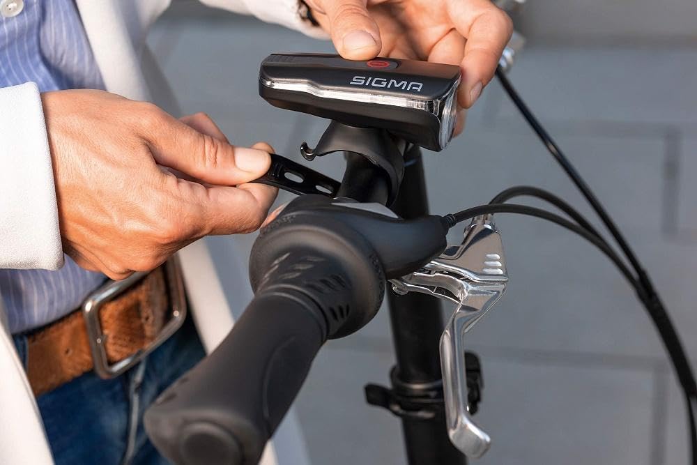 Detalle 2 de Sigma Aura 60 USB / Nugget II — Kit d’éclairage vélo LED rechargeable et résistant aux intempéries