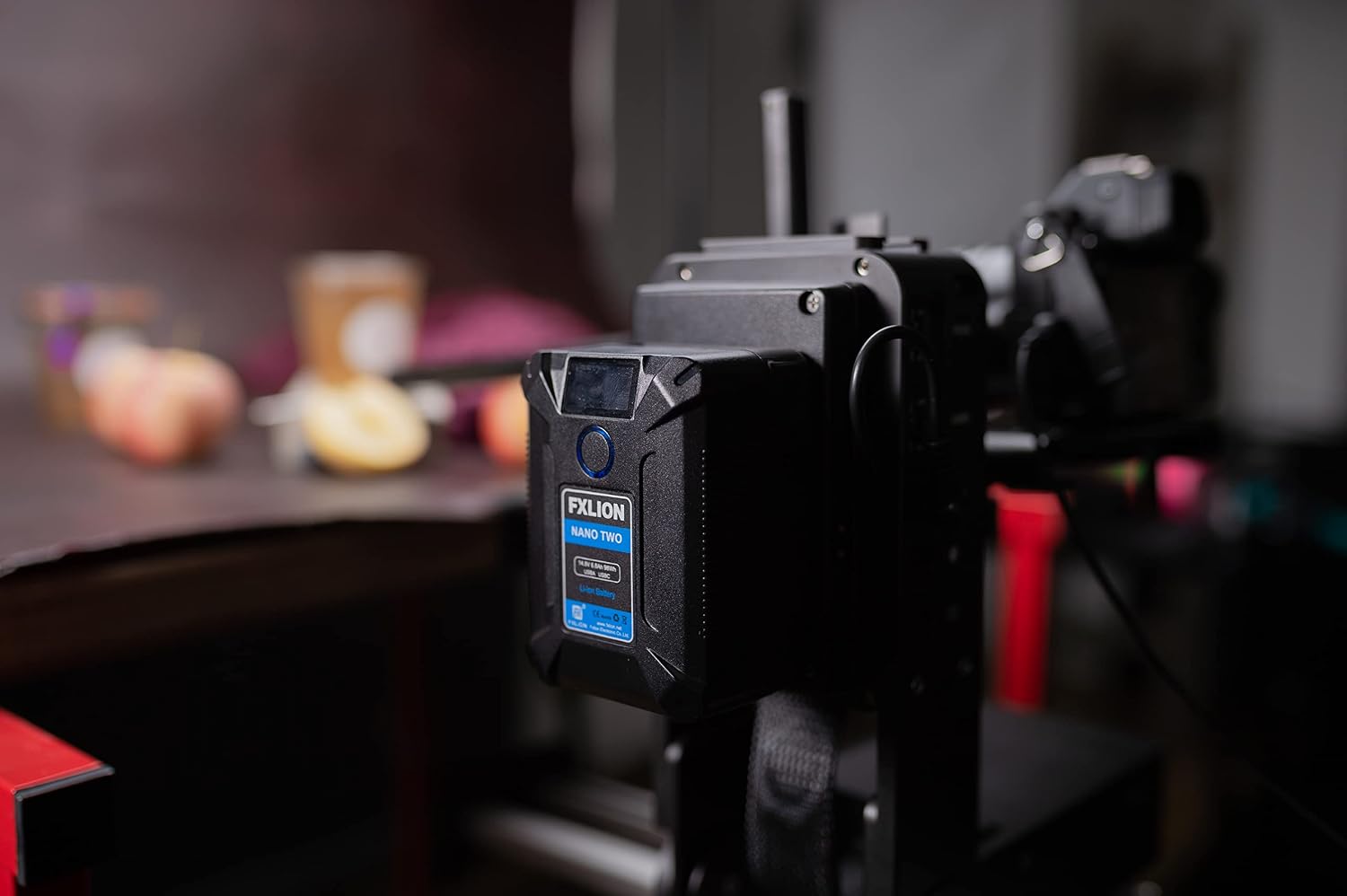Detalle de SONGING Fxlion NANO TWO 98Wh: Tiny V-mount Battery with Type-C, D-Tap, USB Ports