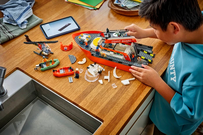 Thumbnail 5 de LEGO City Rettungsboot 60504 mit Hubschrauber