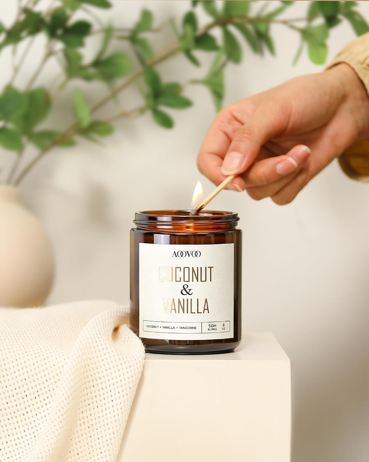 Detalle 2 de AOOVOO AO-LZY0115 Coconut Vanilla Soy Candle, 9 oz Glass Jar
