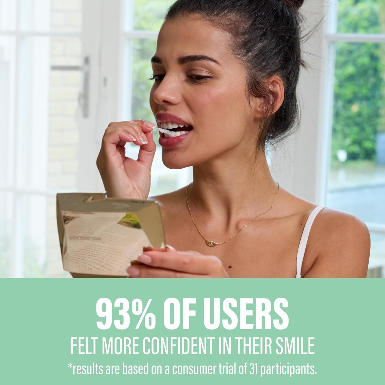 Detalle de Spotlight Oral Care Teeth Whitening Strips (28 strips + toothpaste) – 14-day hydrogen peroxide kit for sensitive teeth