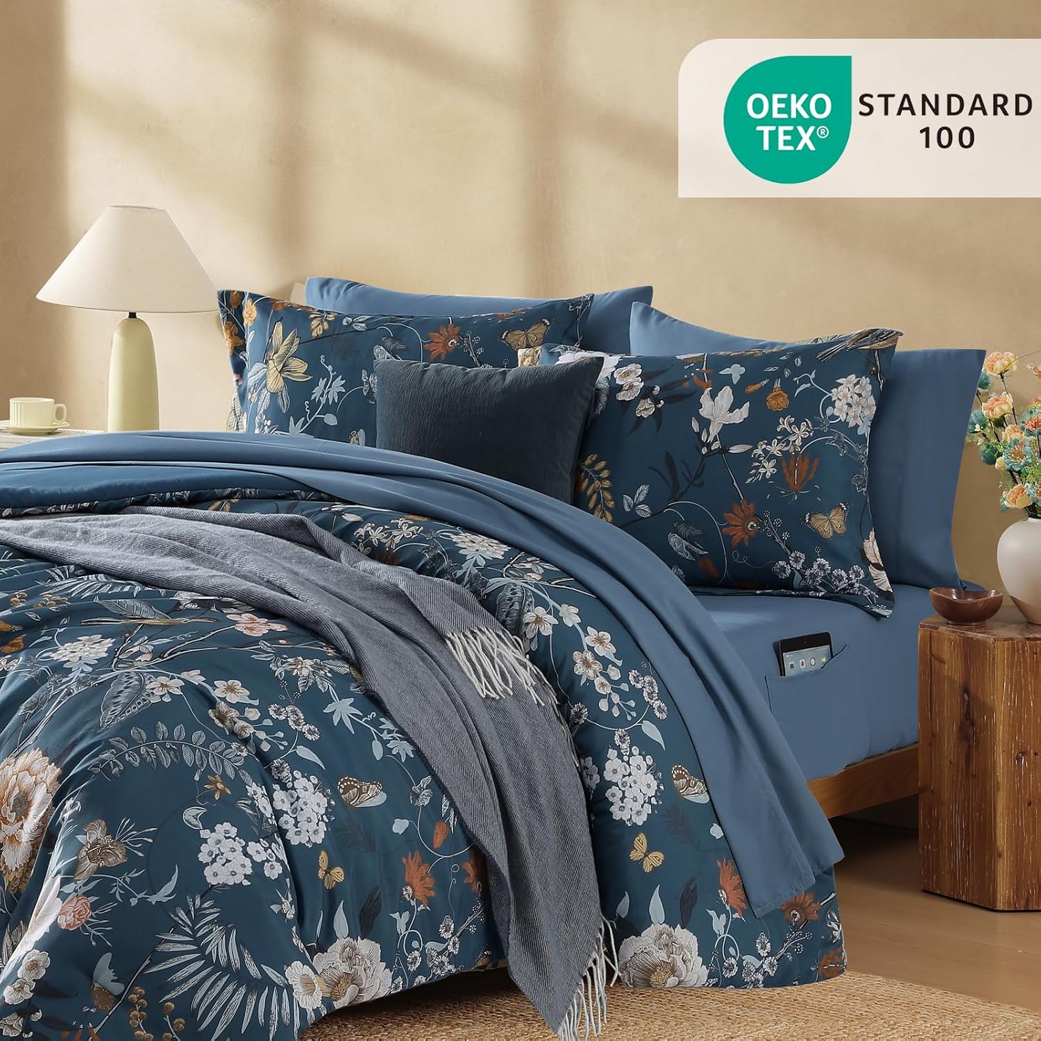 Detalle de CASAAGUSTO California King Comforter Set, Blue Floral & Butterfly 7-Piece Bed-in-a-Bag
