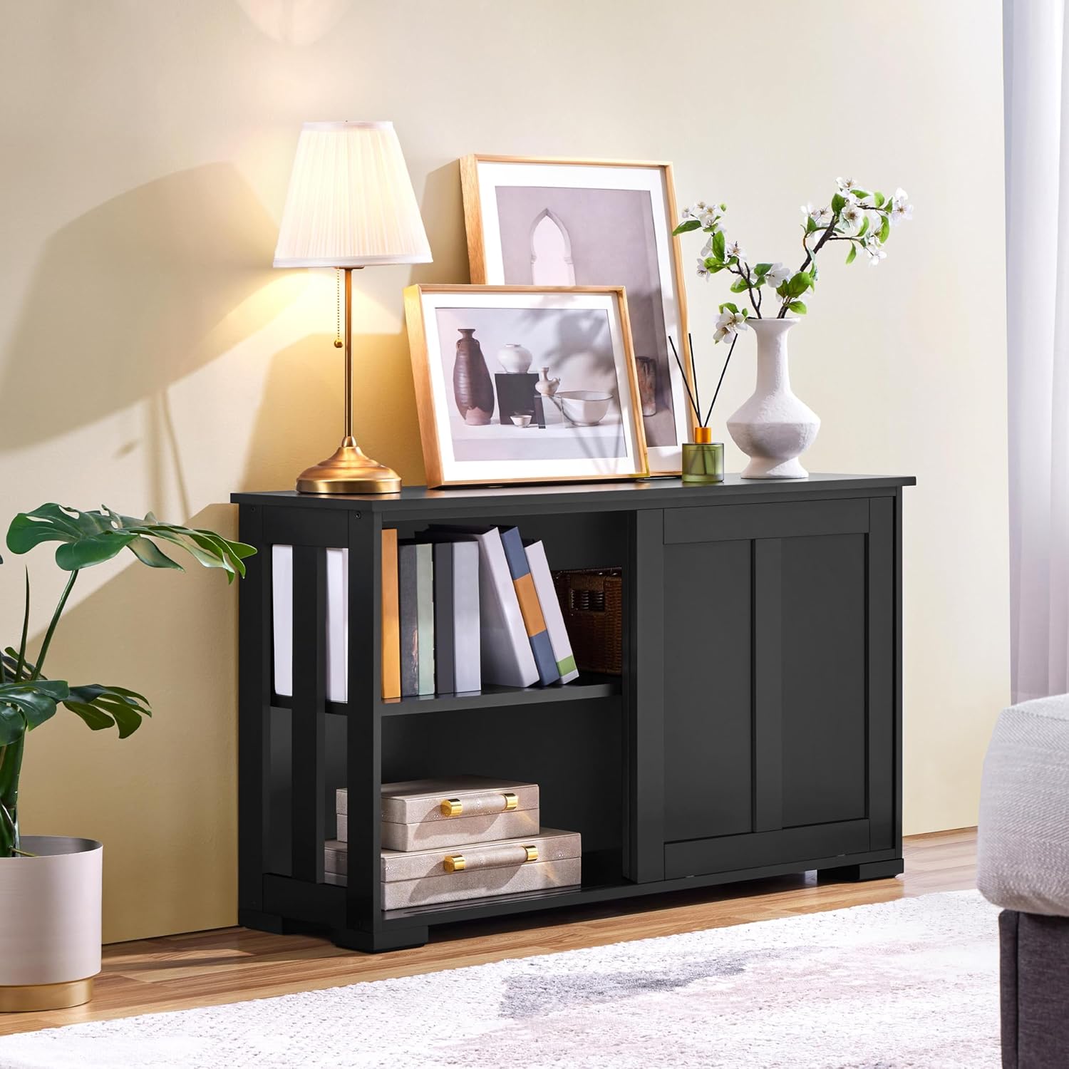 Detalle 2 de Yaheetech stackable sideboard/buffet cabinet in black with sliding doors and adjustable shelf (106.7 x 33 x 63 cm)