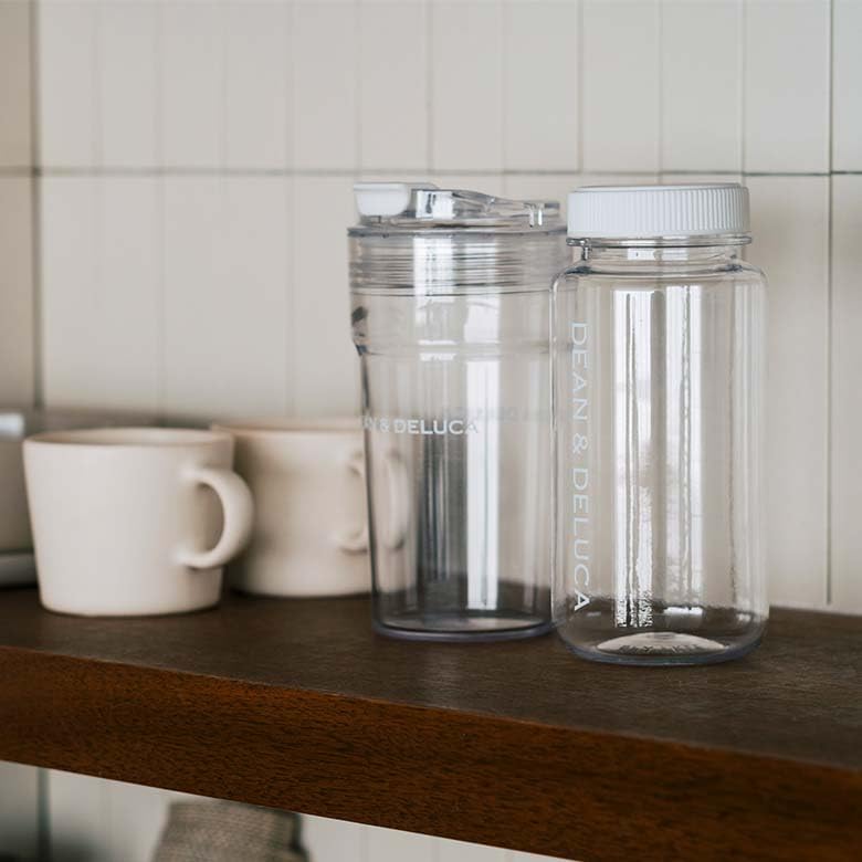 Detalle 1 de DEAN & DELUCA 4570119244627 ウォーターボトル 600ml 目盛り付き・広口・トライタン製