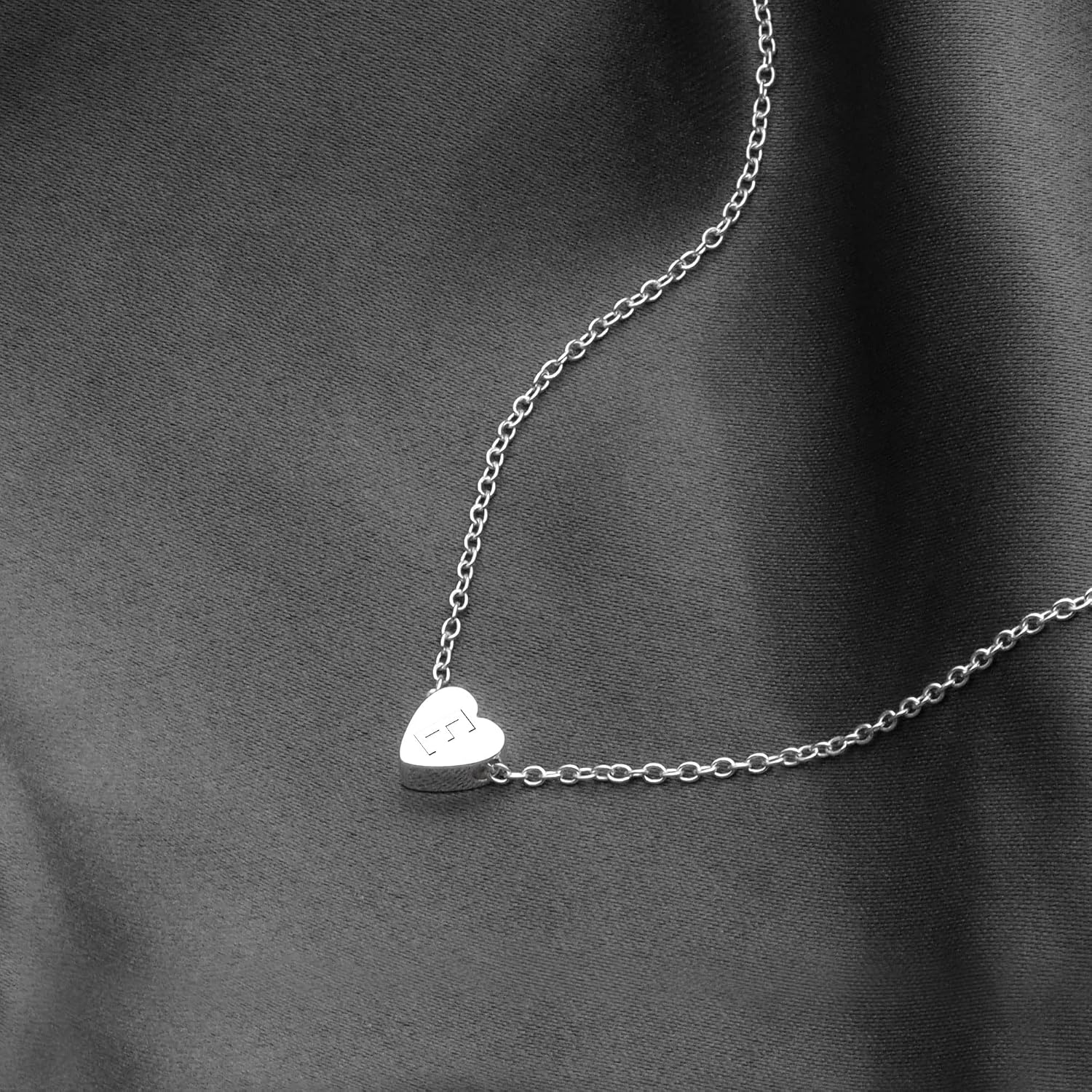 Detalle de KENYG S925 Silver A-Z Capital Initial Heart Pendant Necklace for Women