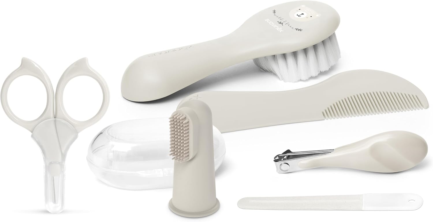 Detalle de Suavinex Neceser Set Manicura para Bebés +0M: kit de cuidado impermeable con cepillo, peine, tijeras, lima, cortaúñas y cepillo dental