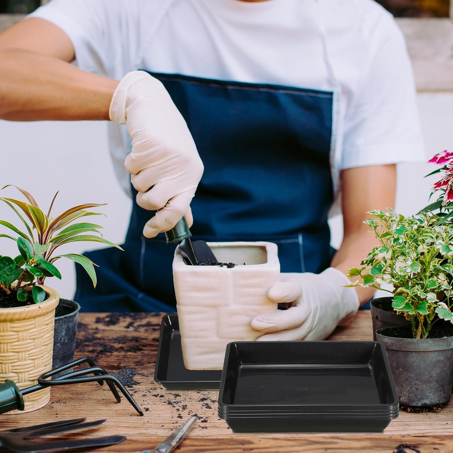 Detalle 2 de PATIKIL 9 inch square plant saucers (10-pack) in black plastic