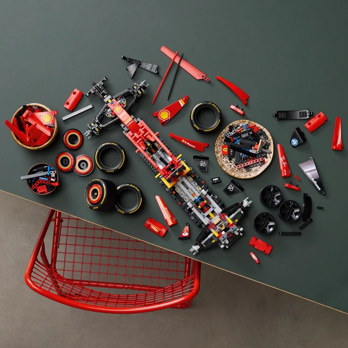 Thumbnail 8 de LEGO Technic Ferrari SF-24 F1 Rennauto 42207 – Ausstellungsmodell mit 1.361 Teilen