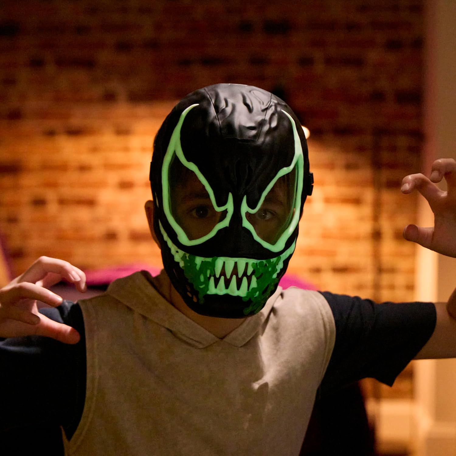 Detalle de SPD Venom Versus Mask – Masque phosp resc et lumineuse pour enfant (Spider-Man Venom), noir