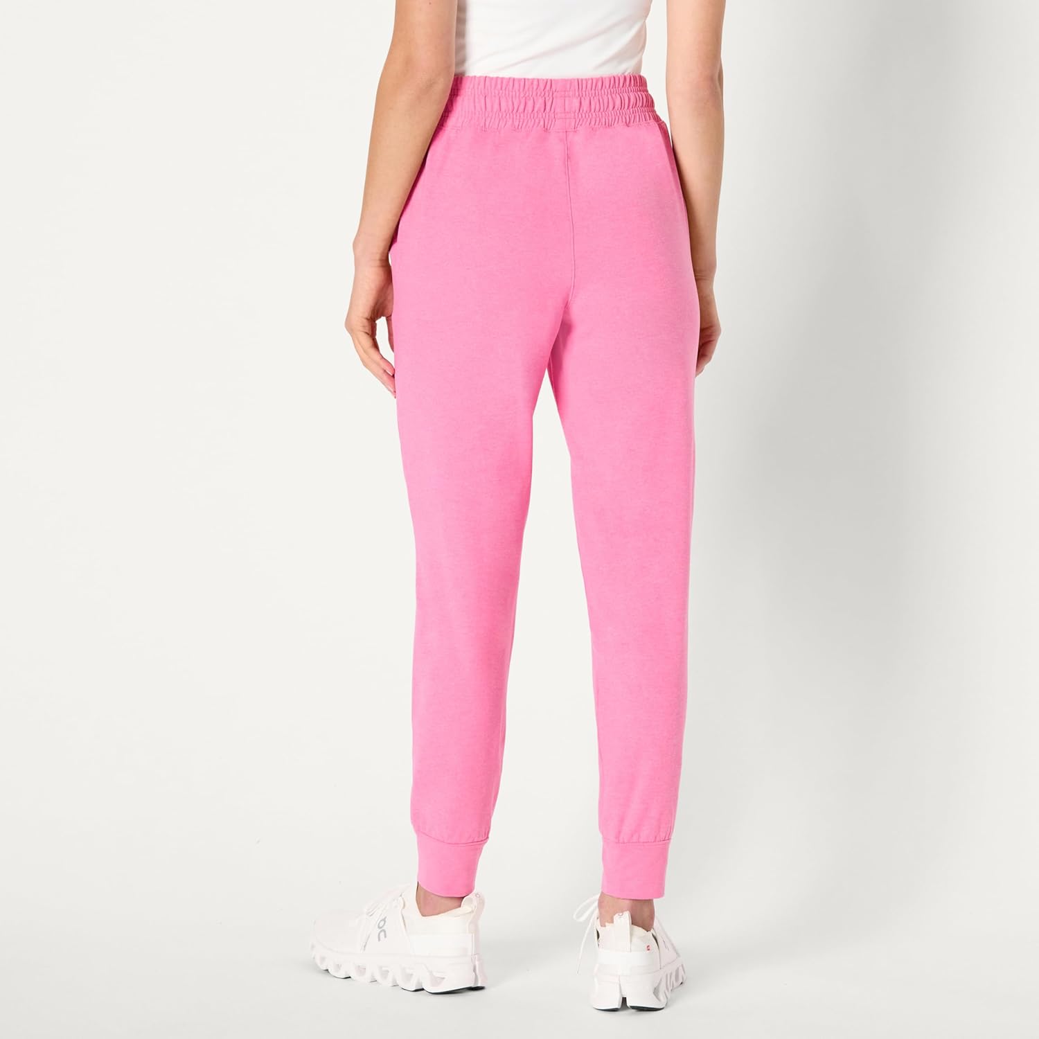 Detalle 2 de Amazon Essentials Women's Athletic Soft Performance Cropped Capri Joggers