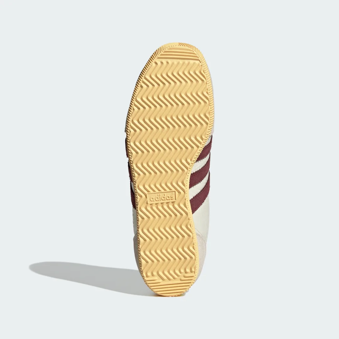 Detalle de Zapatilla Japan de Adidas — estilo blanco para el día a día
