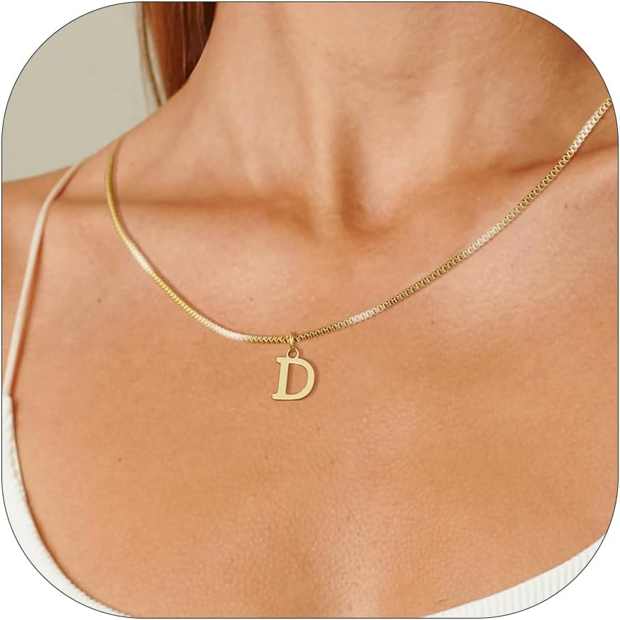 Detalle de Esmoly Collar Inicial A–Z 14K Oro/Plata