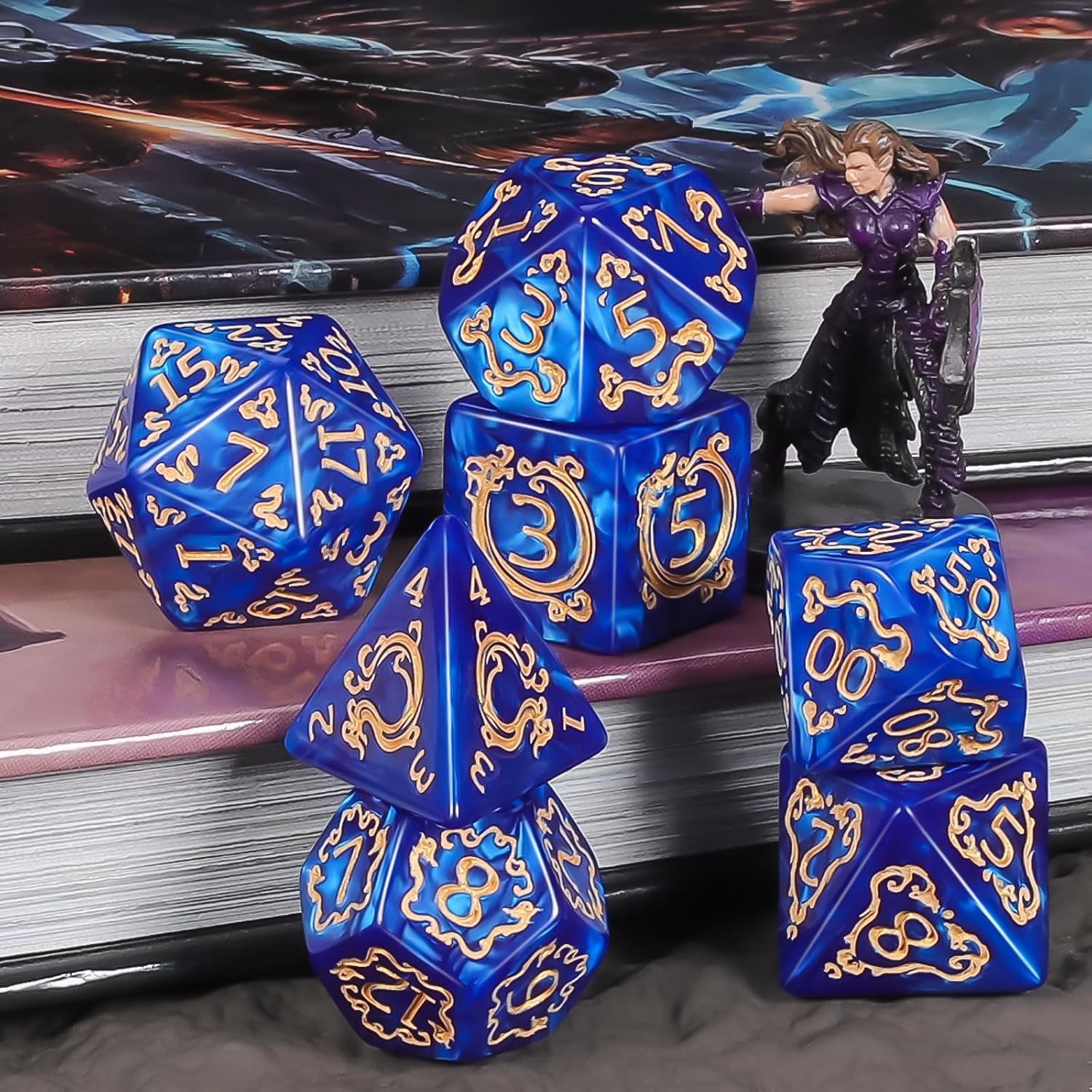 Detalle de Set di dadi poliedrici QMAY da gioco da tavolo (7 pezzi): D20, D12, D10, D8, D6, D4 con motivo drago blu
