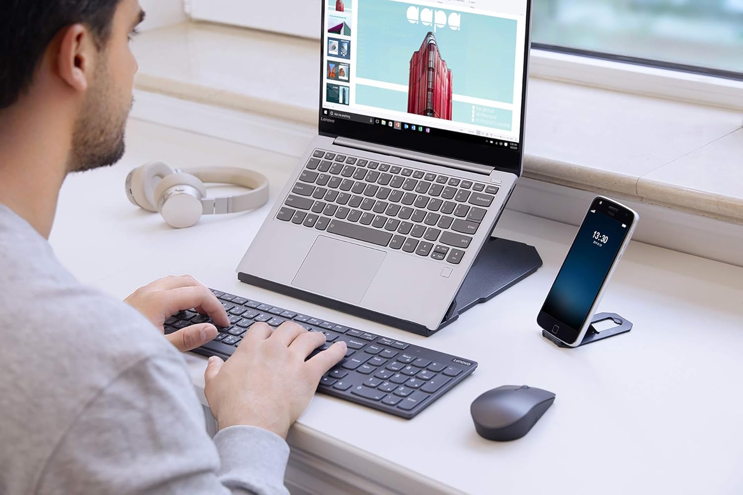 Detalle 2 de Lenovo 2-in-1 Laptop Stand (GXF0X02619) with 10-level height adjustment