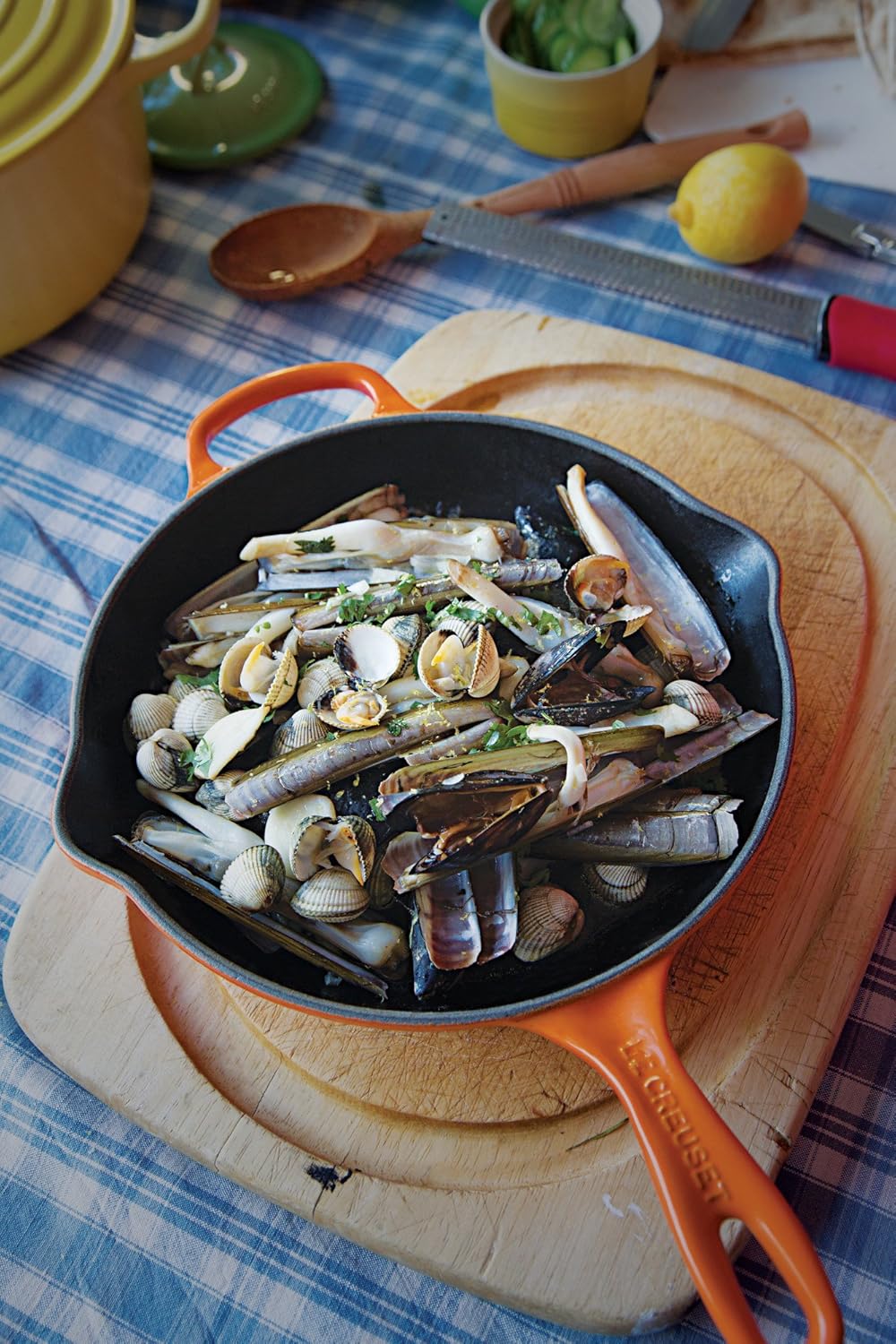 Thumbnail 4 de LE CREUSET Signature Enamelled Cast Iron Skillet, 23 cm, Volcanic