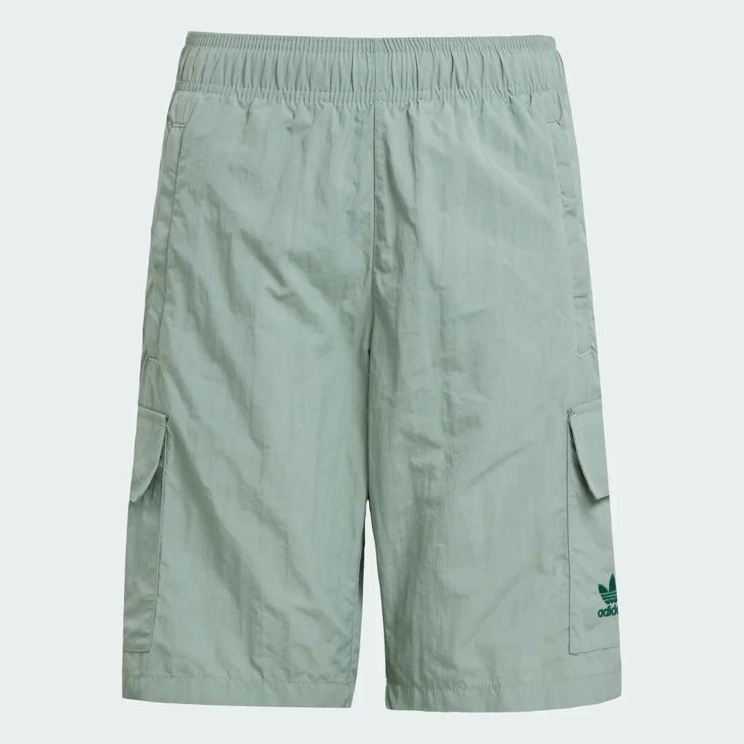 Detalle 2 de Pantalón corto Cargo Kids de Adidas: práctico y cómodo para los más activos