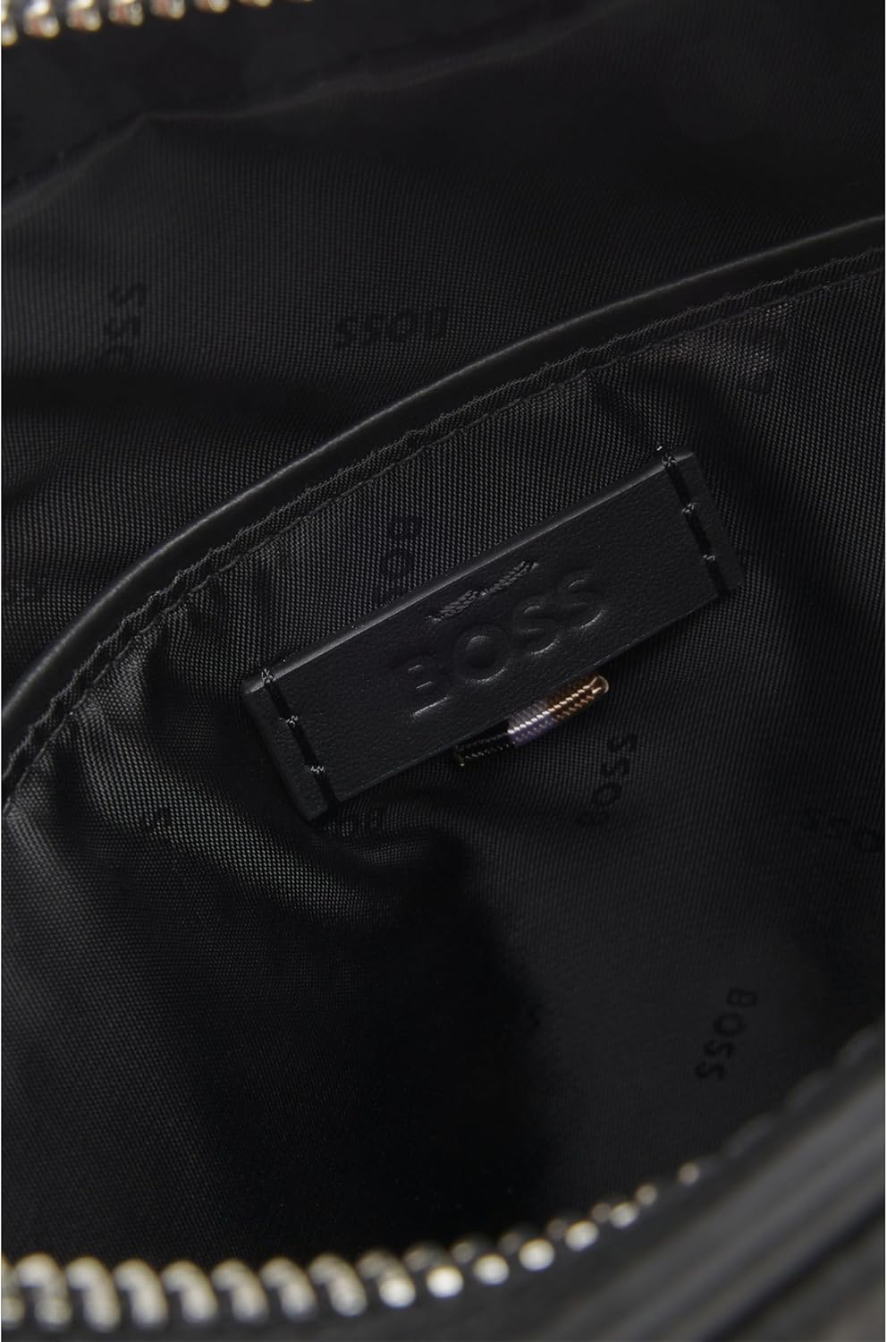 Detalle 2 de BOSS New Crosstown NS Zip — Sac reporter en cuir italien à grain naturel (homme)