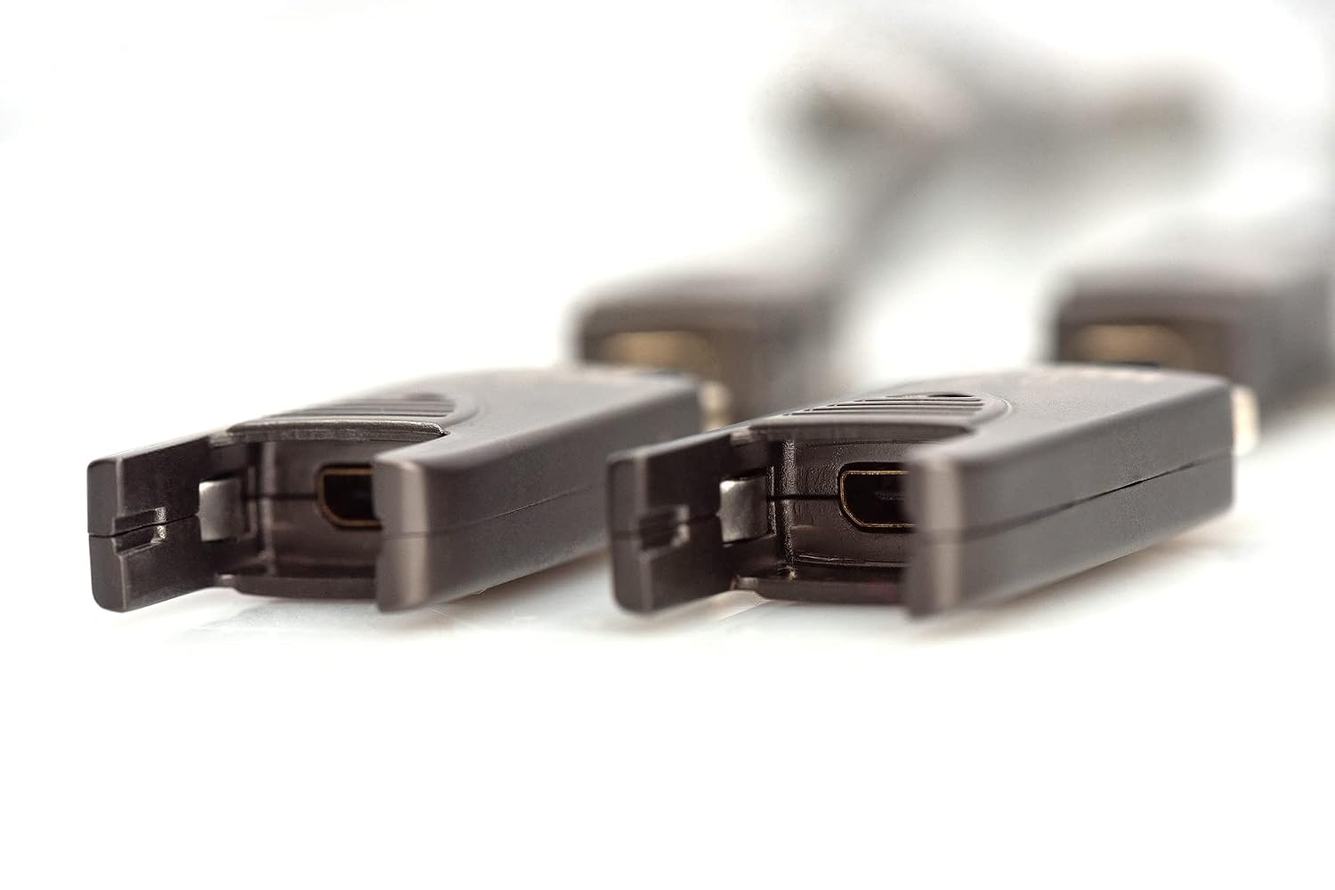 Detalle 2 de DIGITUS HDMI AOC – kabel światłowodowy HDMI 2.0b, 4K/60 Hz, 30 m